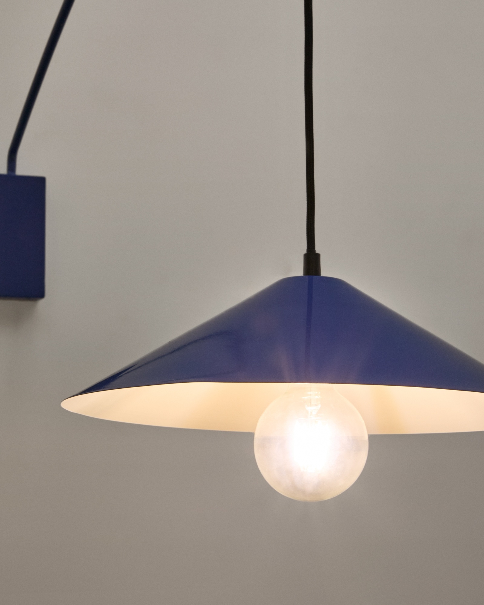 Настенный светильник Kally с отделкой синего цвета La Forma (ex Julia Grup)