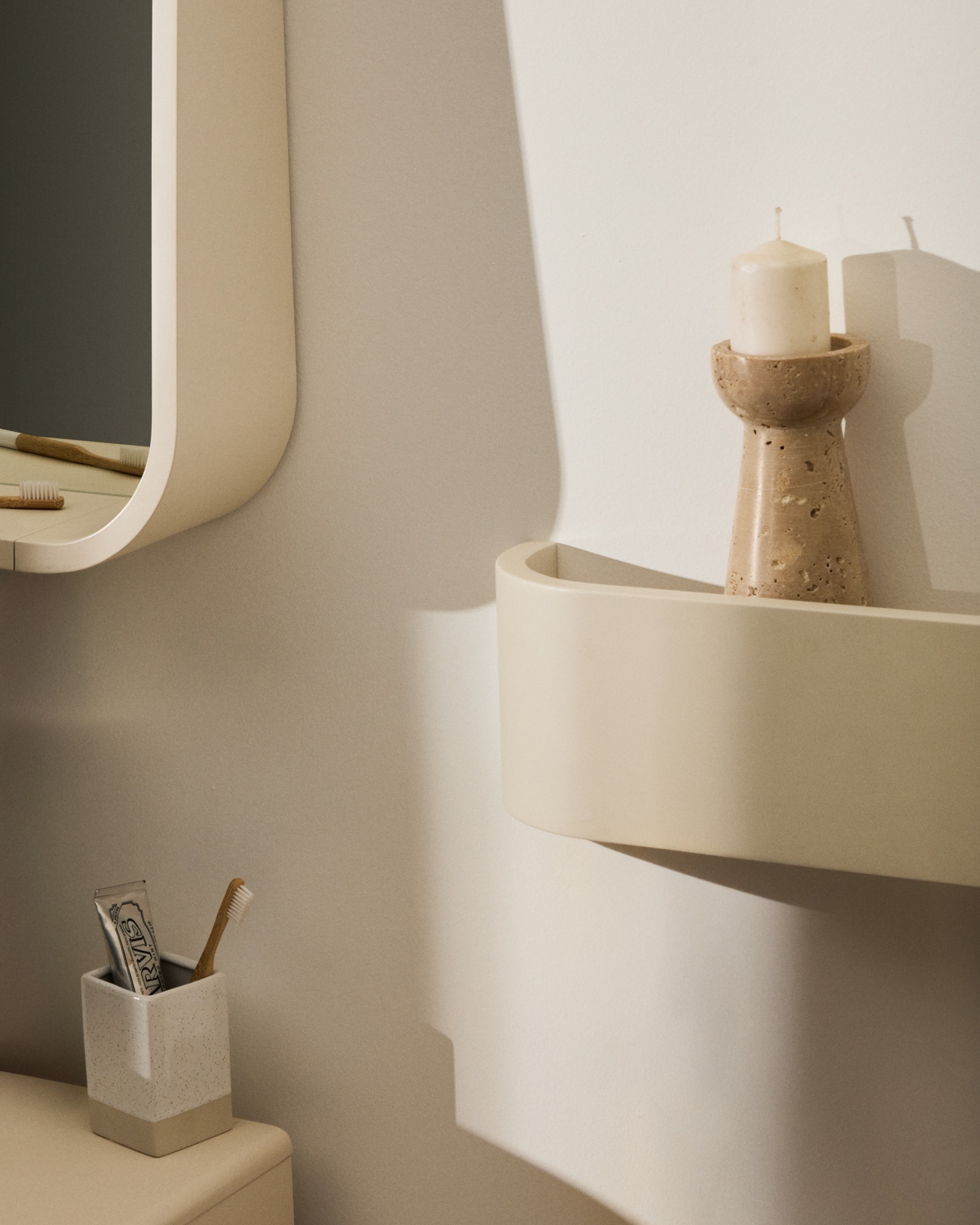 Полка Salaya из лакированной бежевой фанеры ясеня 60 x 12 см La Forma (ex Julia Grup)