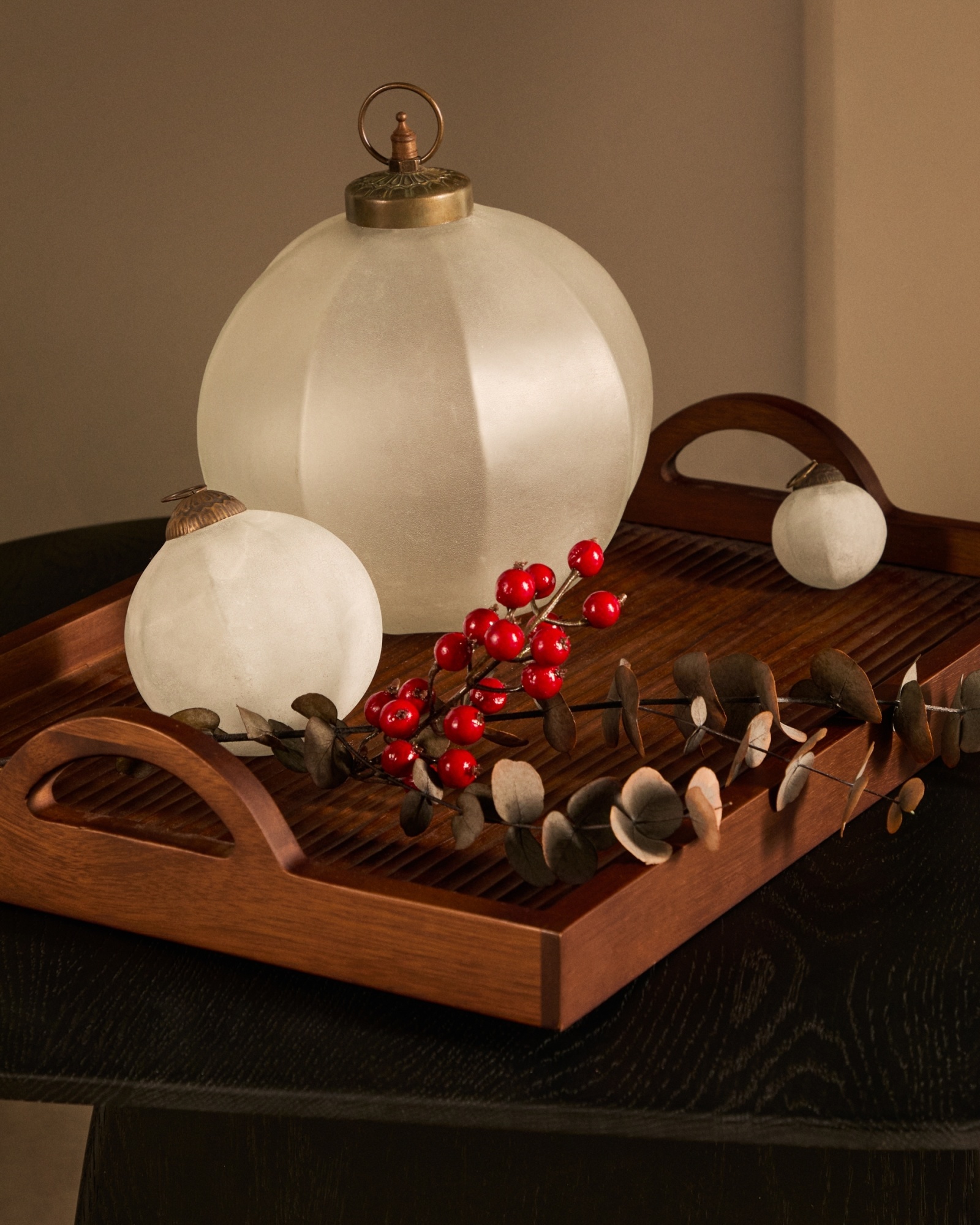 Набор из 4 рождественских шаров Talve из белого переработанного стекла, Ø 6 см La Forma (ex Julia Grup)