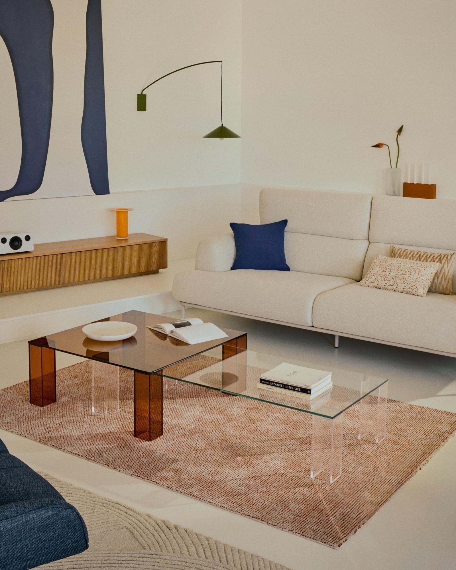 Журнальный столик Adularia из стекла коричневого цвета 85 x 85 La Forma (ex Julia Grup)