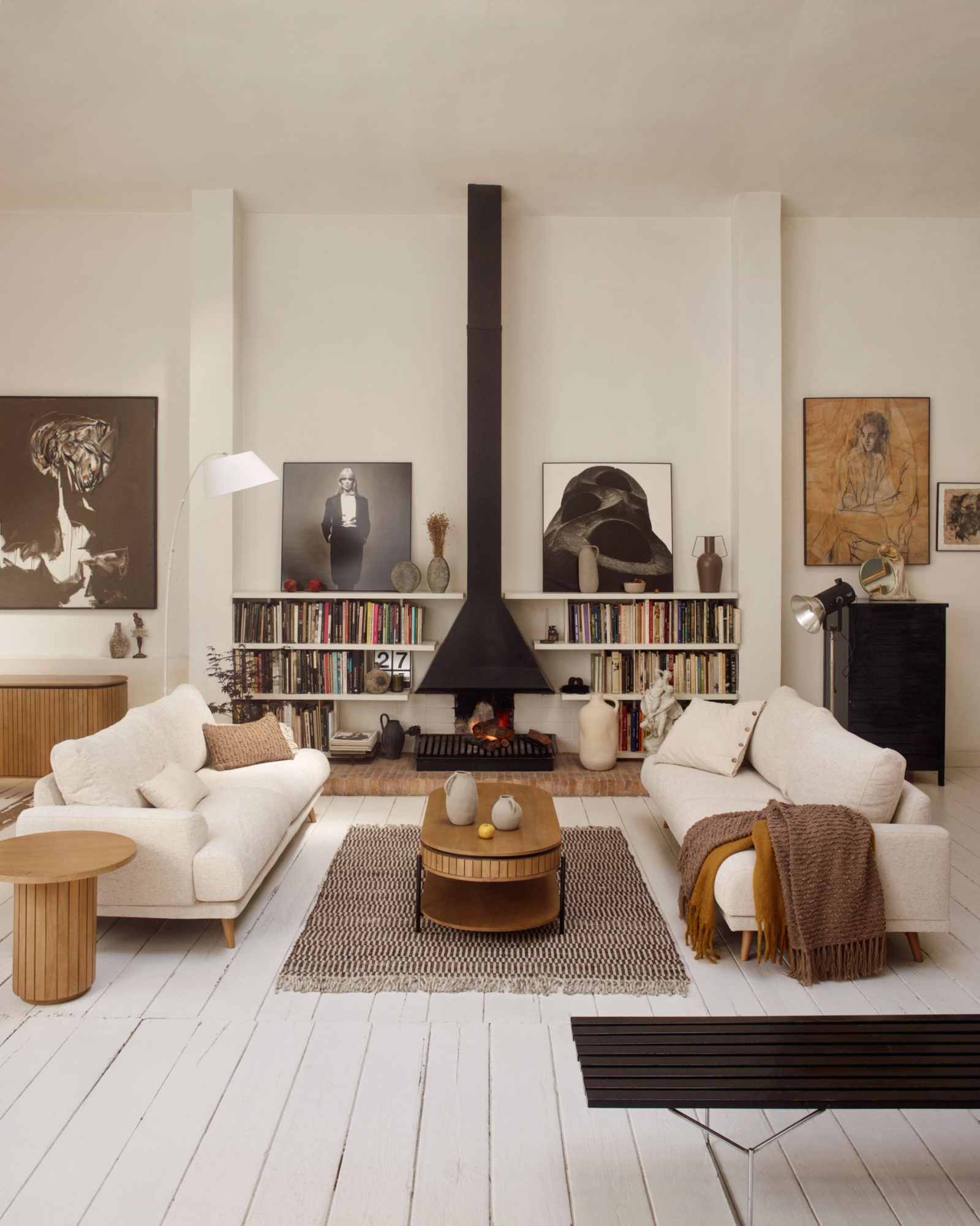 Karin 3-местный диван белого цвета с ножками из массива бука 231 см La Forma (ex Julia Grup)