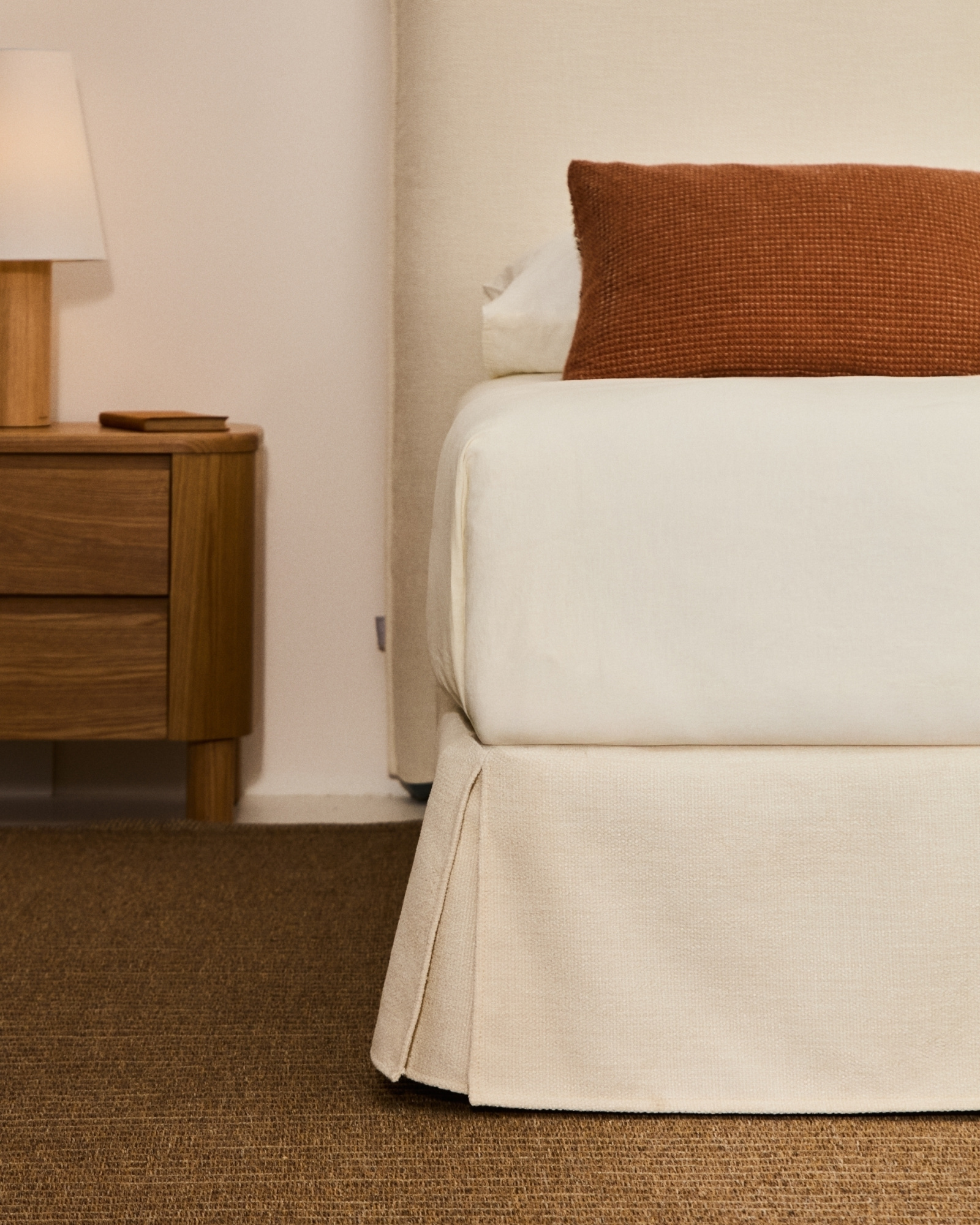 Кровать Jaira из белого шенилла со съемным чехлом для матраса 90x200 La Forma 447721