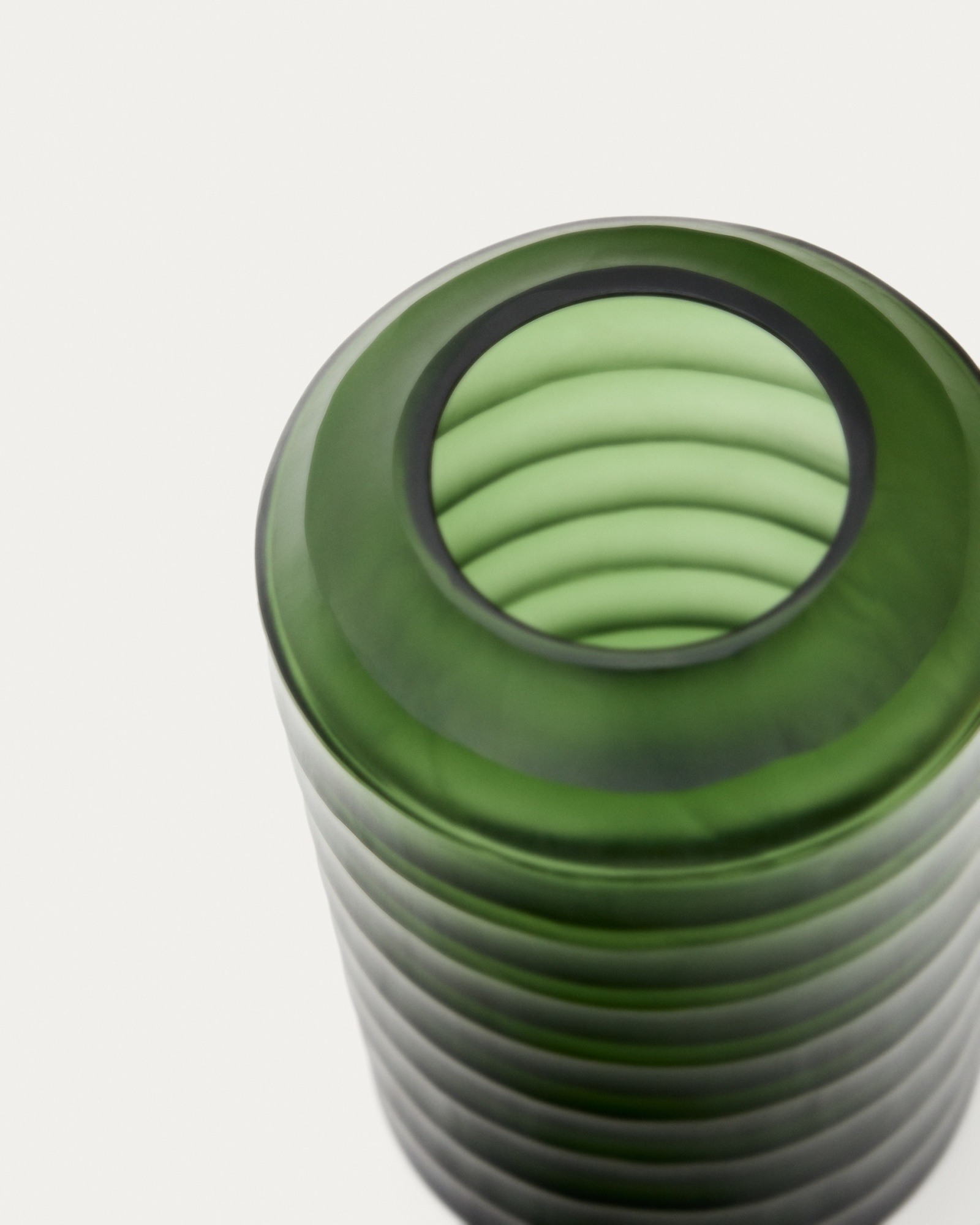 Ваза Bunce из переработанного стекла зеленая 19,5 см La Forma (ex Julia Grup)