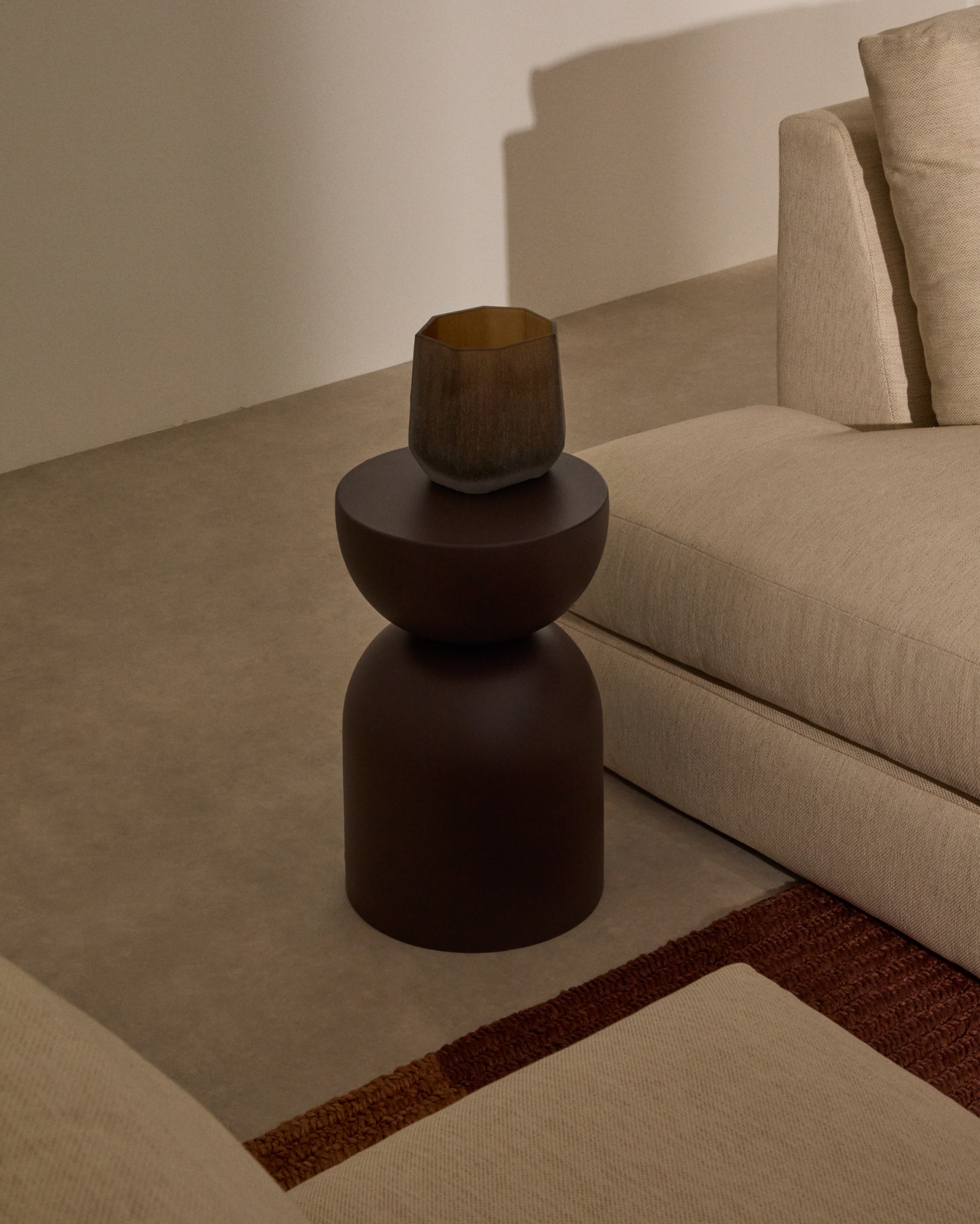 Приставной столик Rachell металл, фиолетовый Ø30,5 см La Forma (ex Julia Grup)