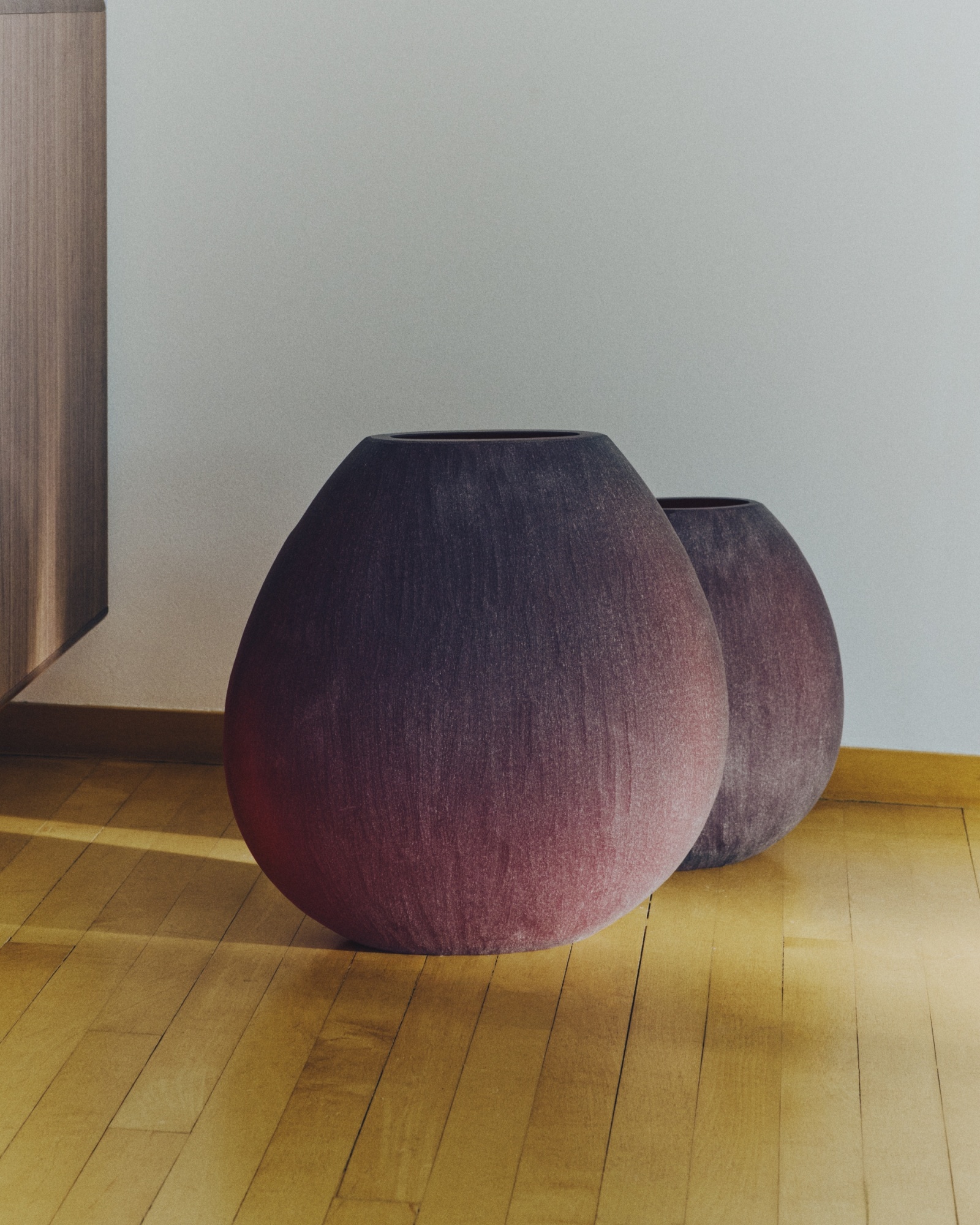 Ваза из бордового стекла Rovena 43,5 см La Forma (ex Julia Grup)