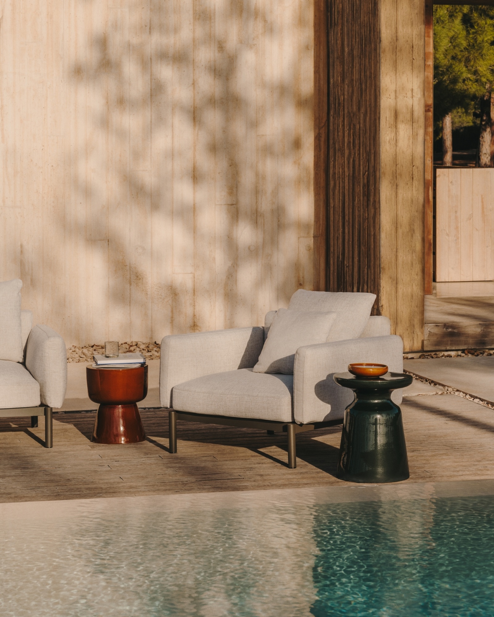 Приставной столик Mesquida из керамики коричневый La Forma (ex Julia Grup)