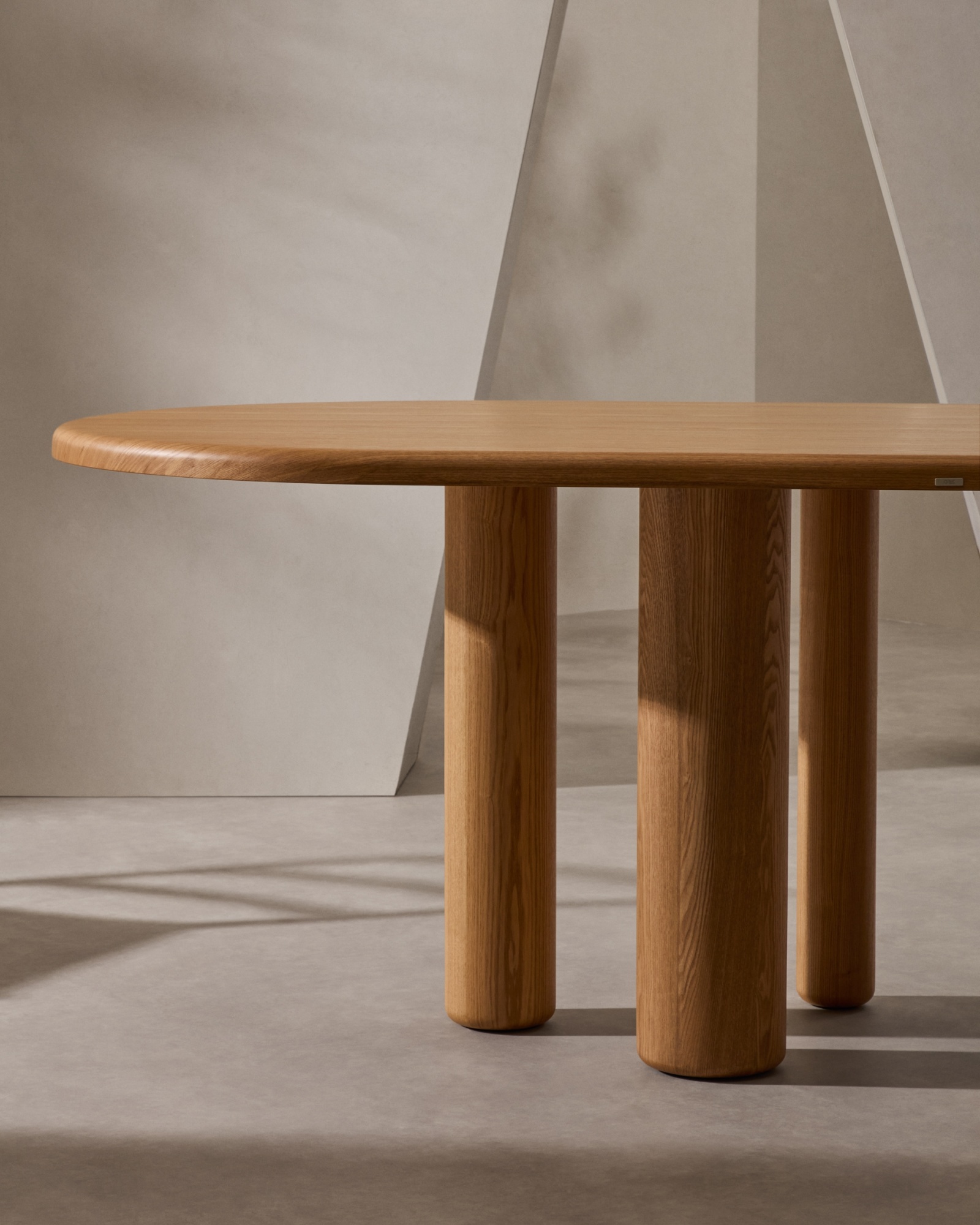 Mailen Овальный стол из шпона ясеня с натуральной отделкой Ø 220 x 100 см La Forma (ex Julia Grup)