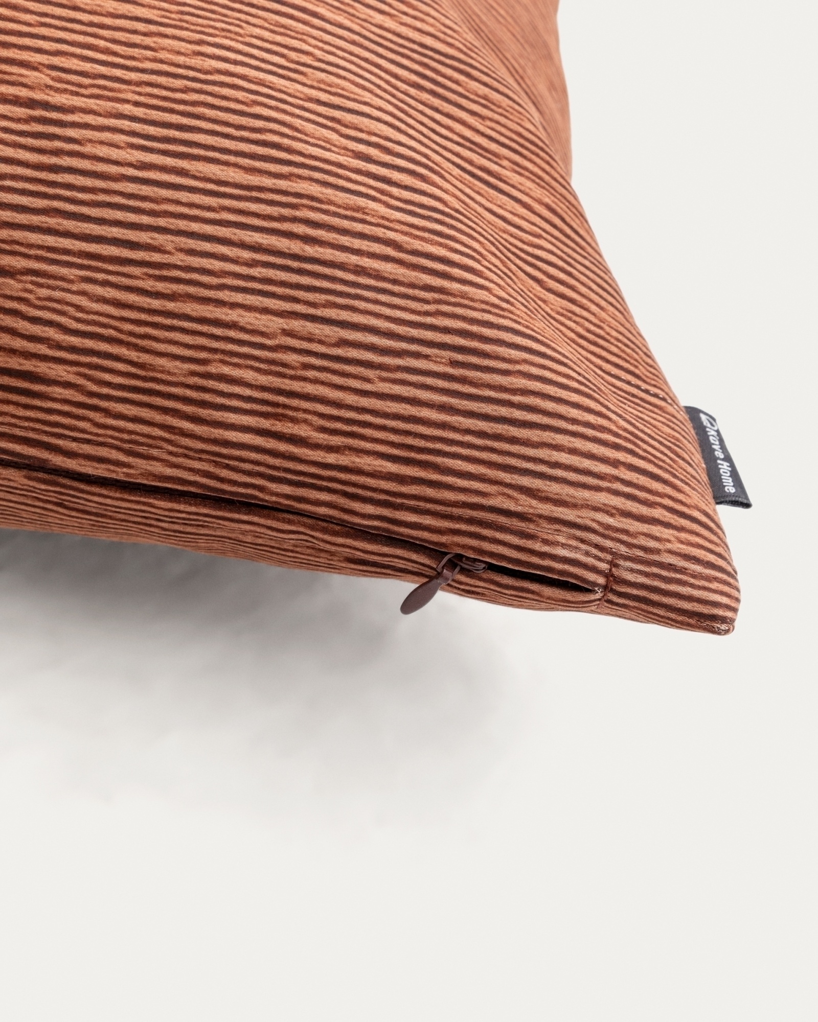 Чехол для подушки Mirca коричневый с фактурой 45 x 45 см La Forma (ex Julia Grup)