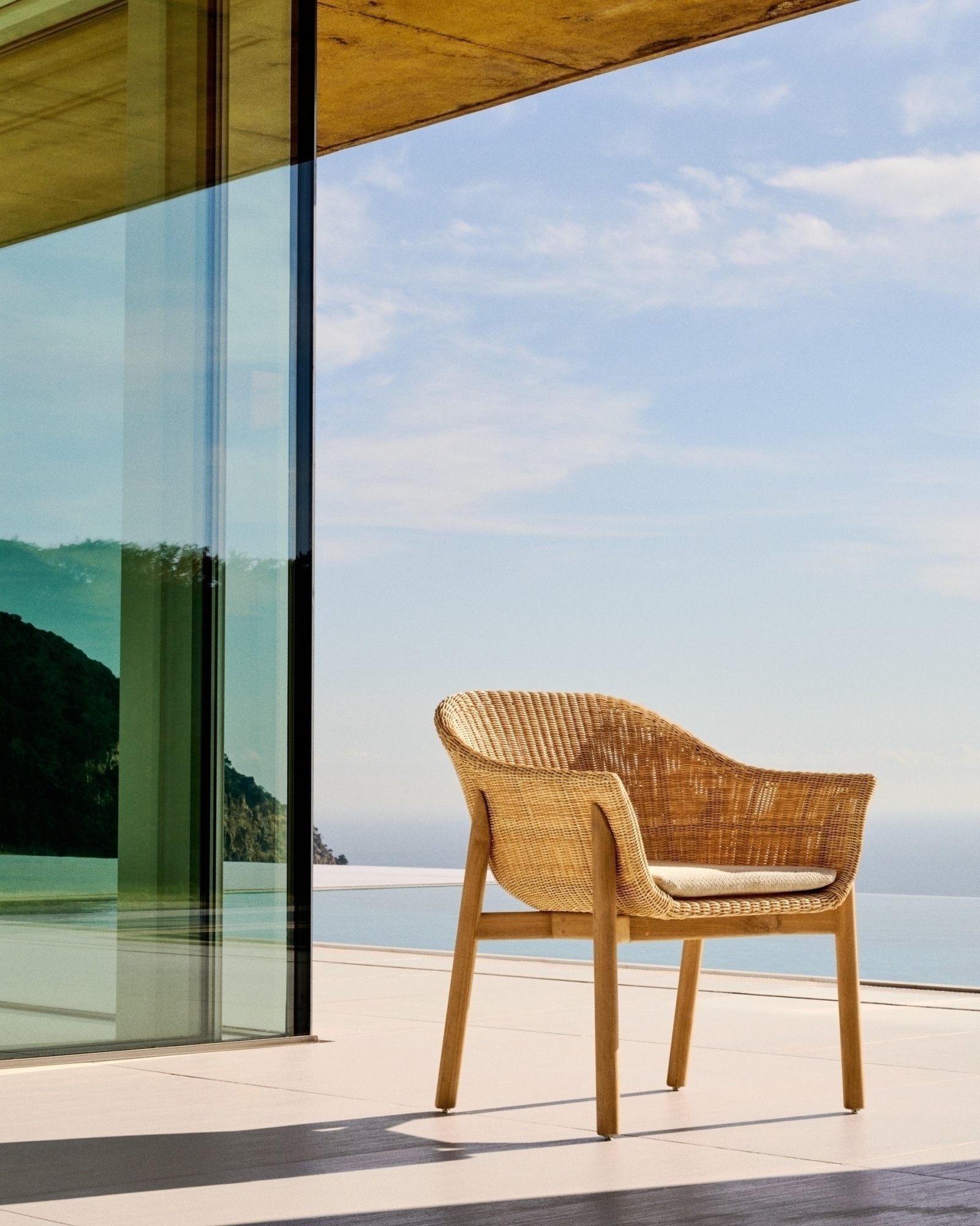 Стул Galea из тикового дерева и синтетического ротанга La Forma (ex Julia Grup)