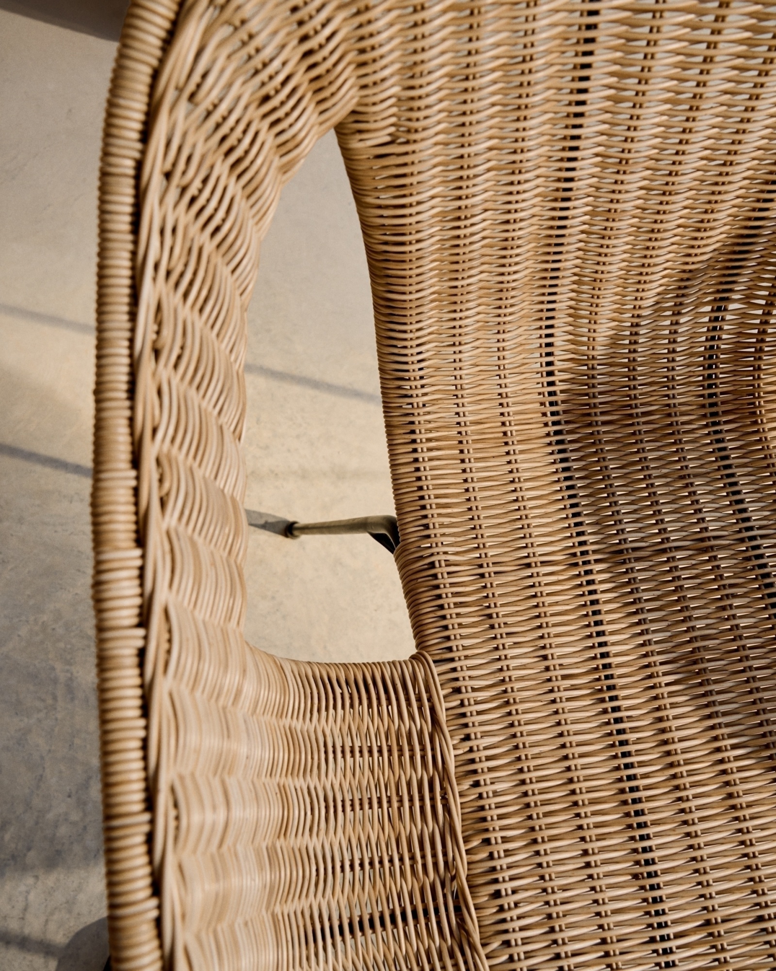 Стул Eltiera из искусственного ротанга с черной стальной конструкцией La Forma (ex Julia Grup)