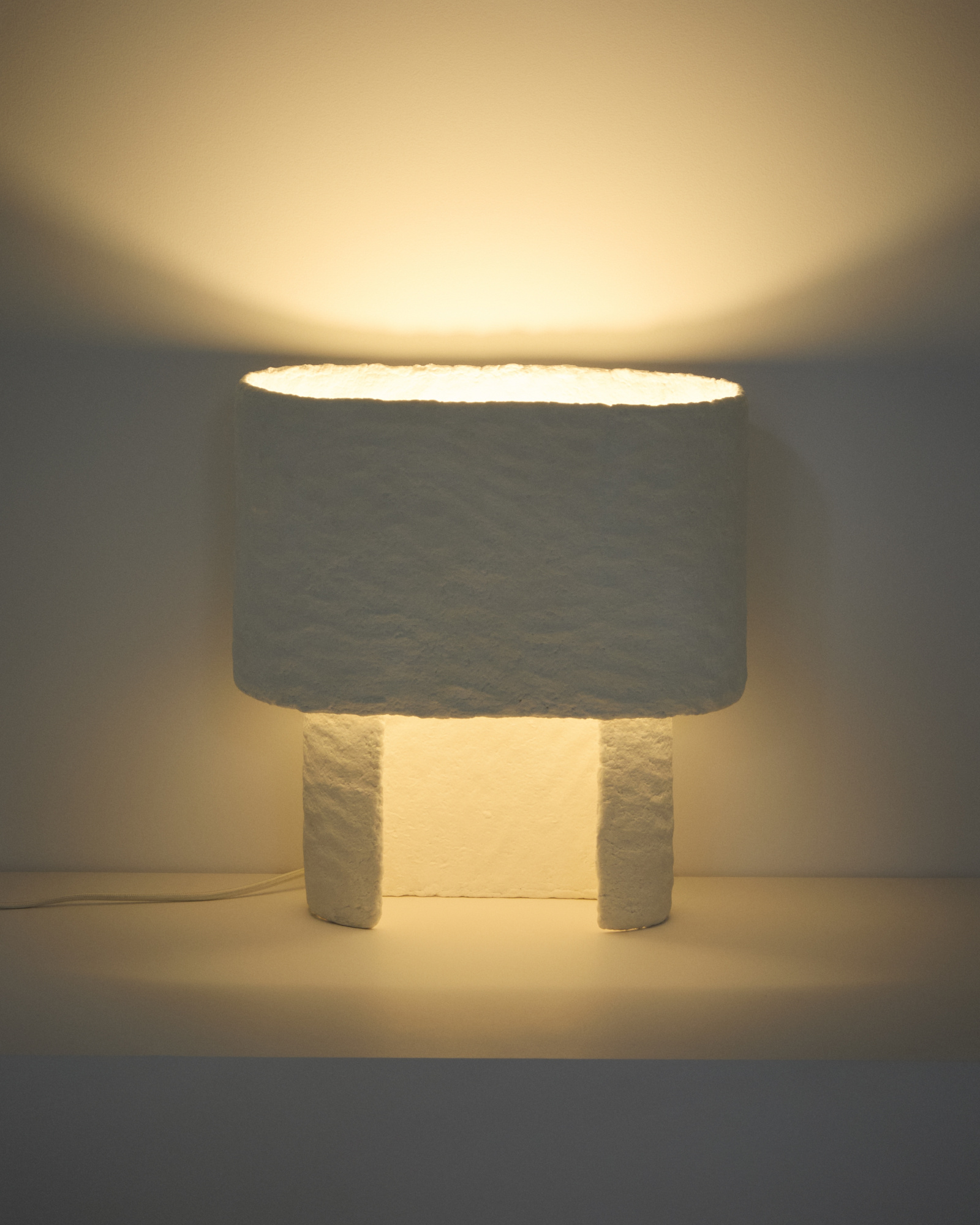 Белая настольная лампа Bedala из папье-маше La Forma 482409