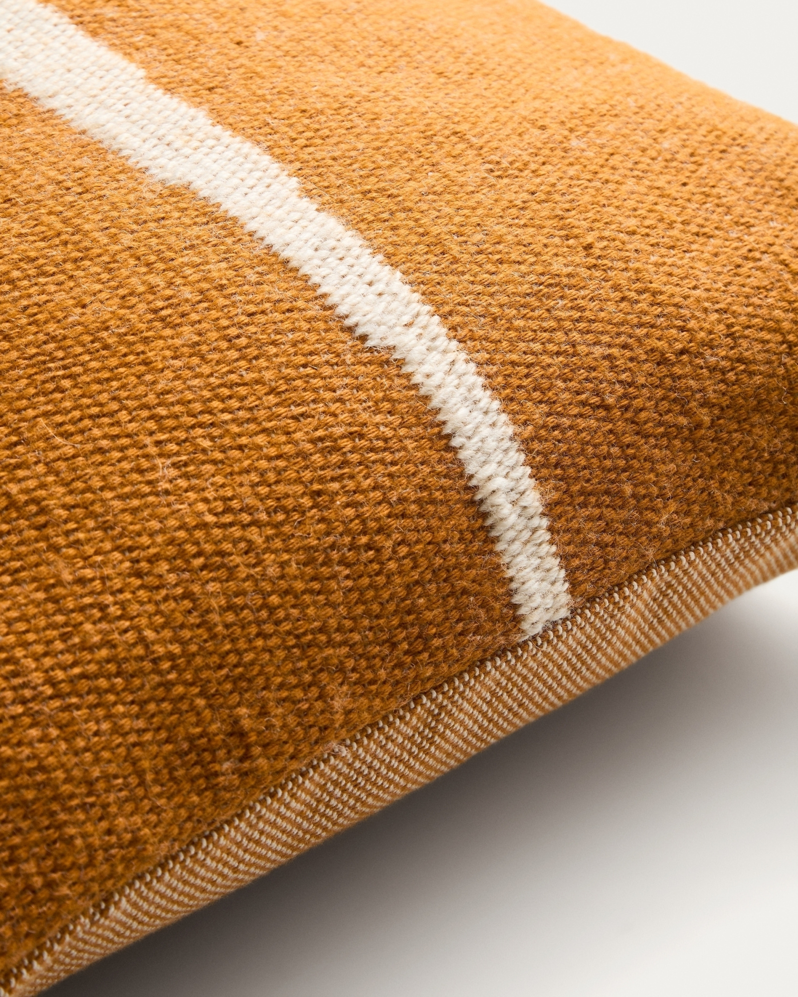 Чехол для подушки Daila оранжевого цвета 100% ПЭТ с рисунком в стиле икат 50 x 50 см La Forma 481383