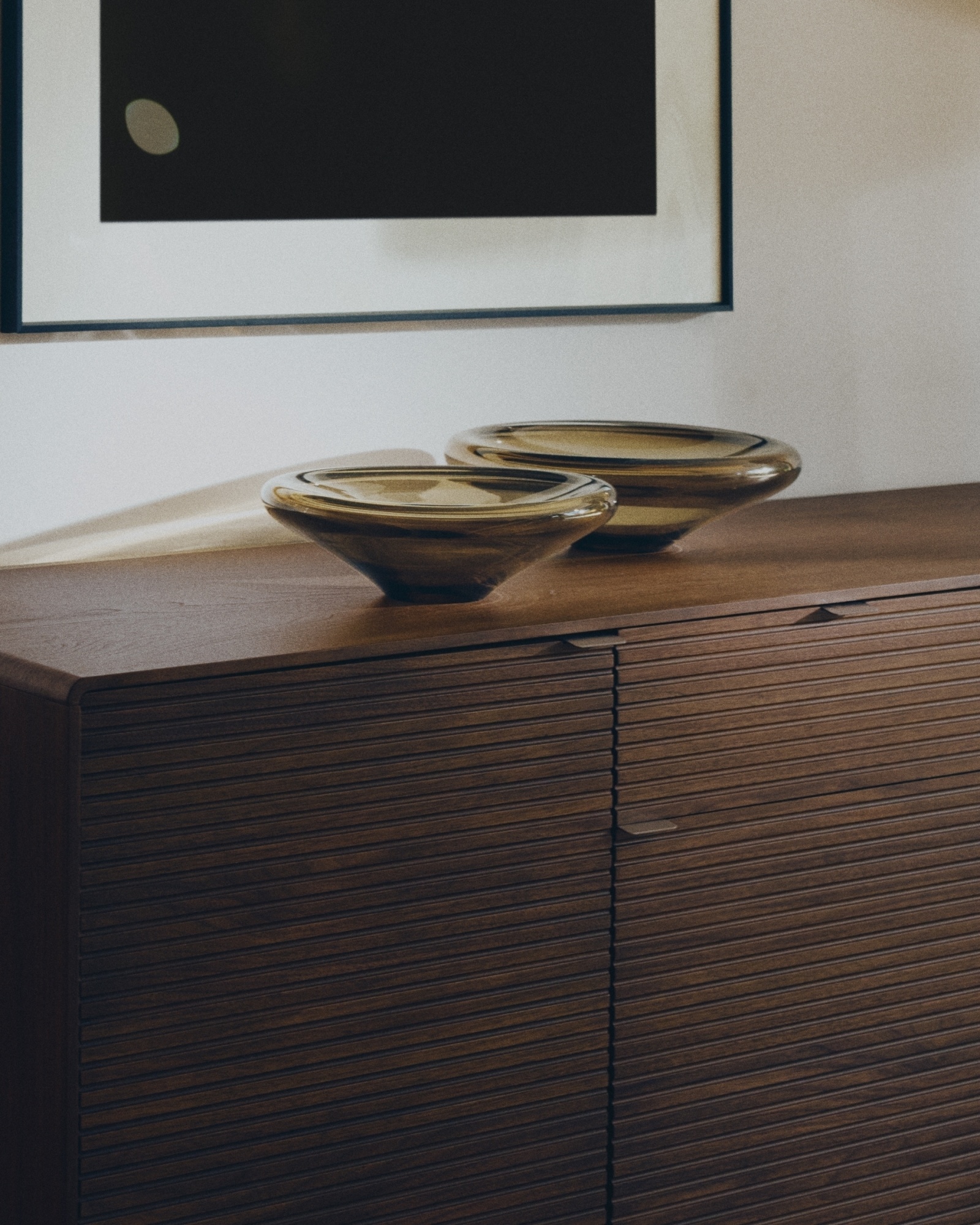 Сервант Norlen с 4 дверцами и 2 ящиками из шпона ореха La Forma (ex Julia Grup)