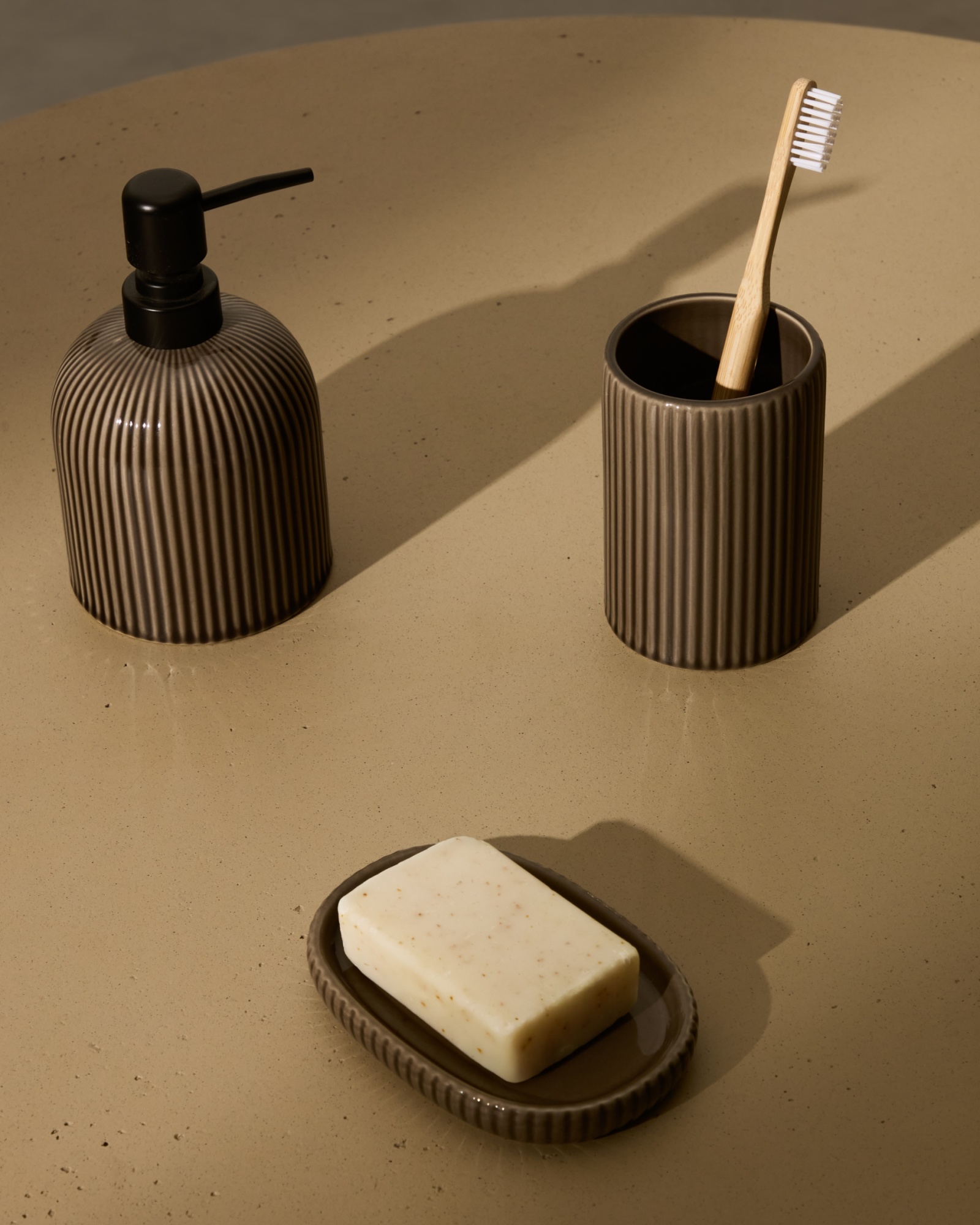 Стакан для зубных щеток Selime керамика коричневого цвета La Forma (ex Julia Grup)