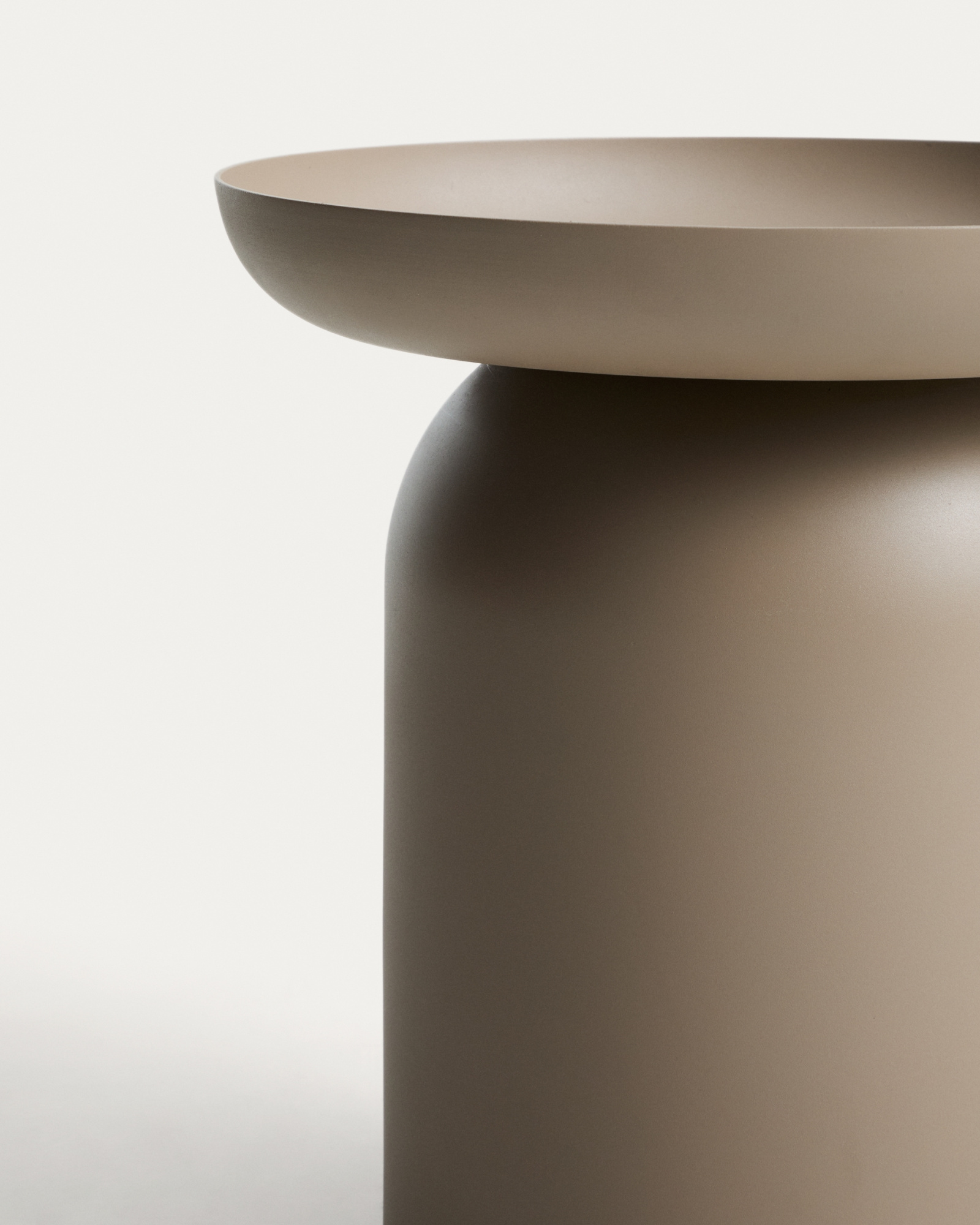 Уличный столик Arcola из алюминия таупе, диаметр 45 см La Forma 482179