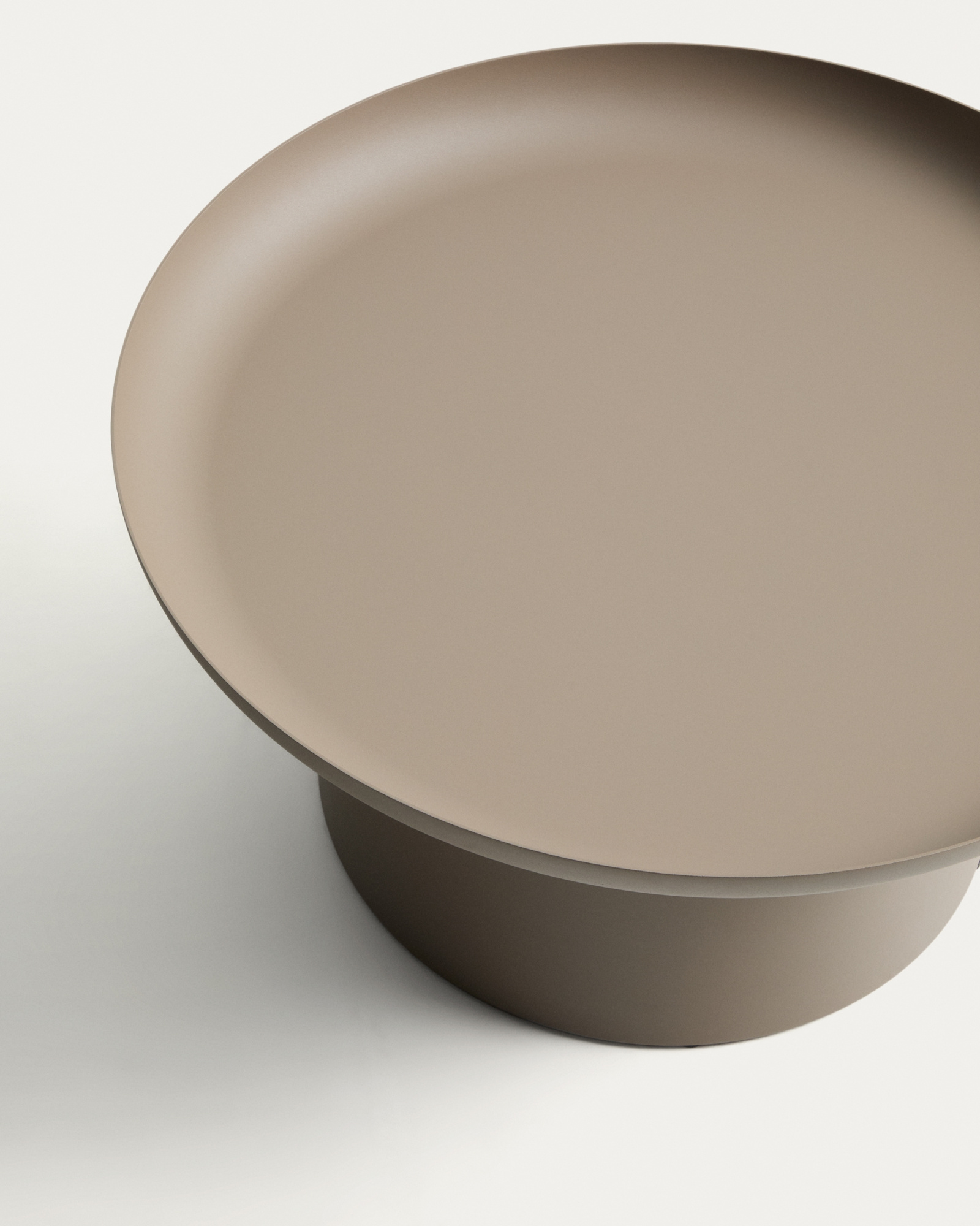 Уличный столик Arcola из алюминия цвета таупе, диаметр 70 см La Forma 482187