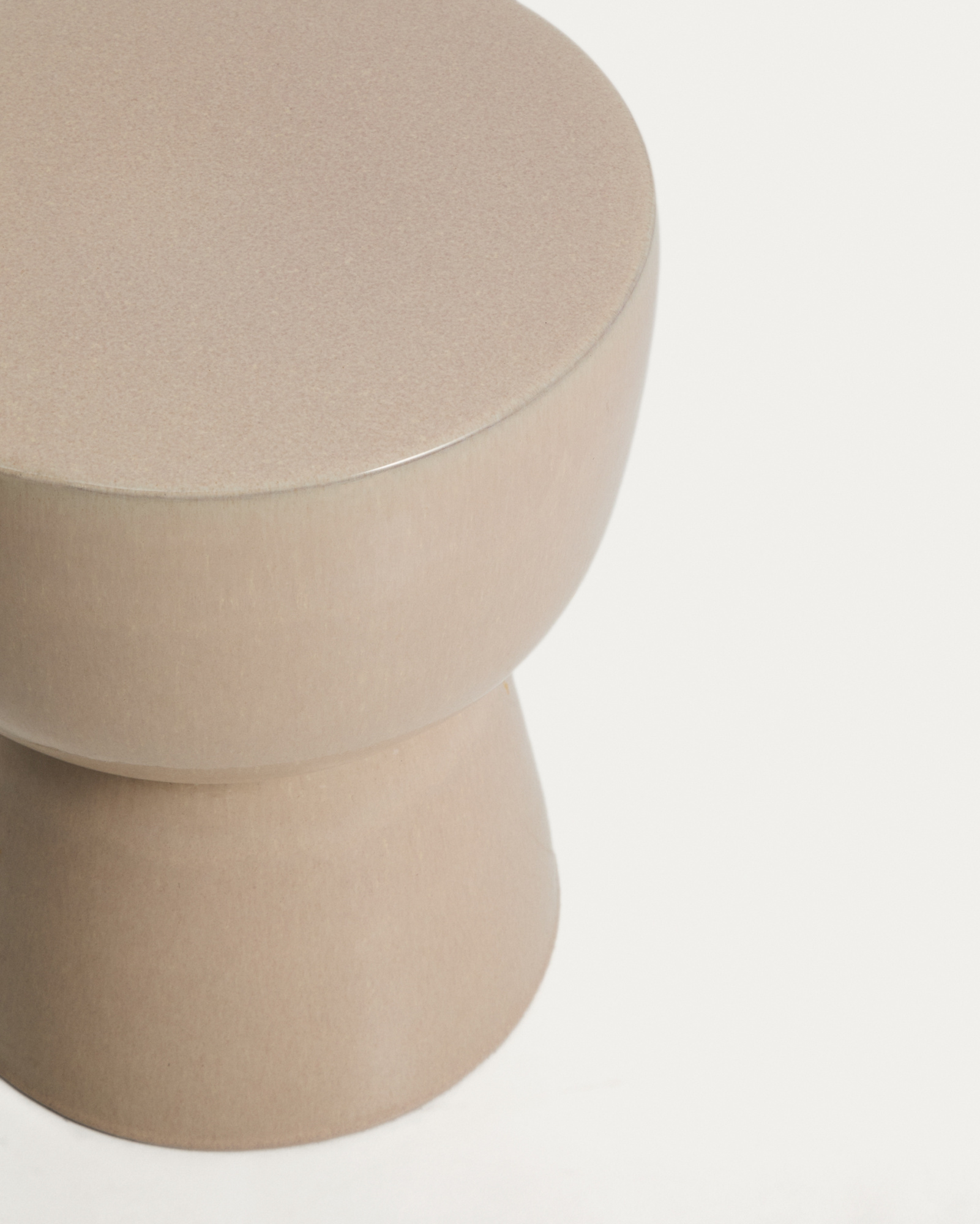 Уличный приставной столик Mesquida из керамики с глазурью цвета экрю 35 см La Forma 482303