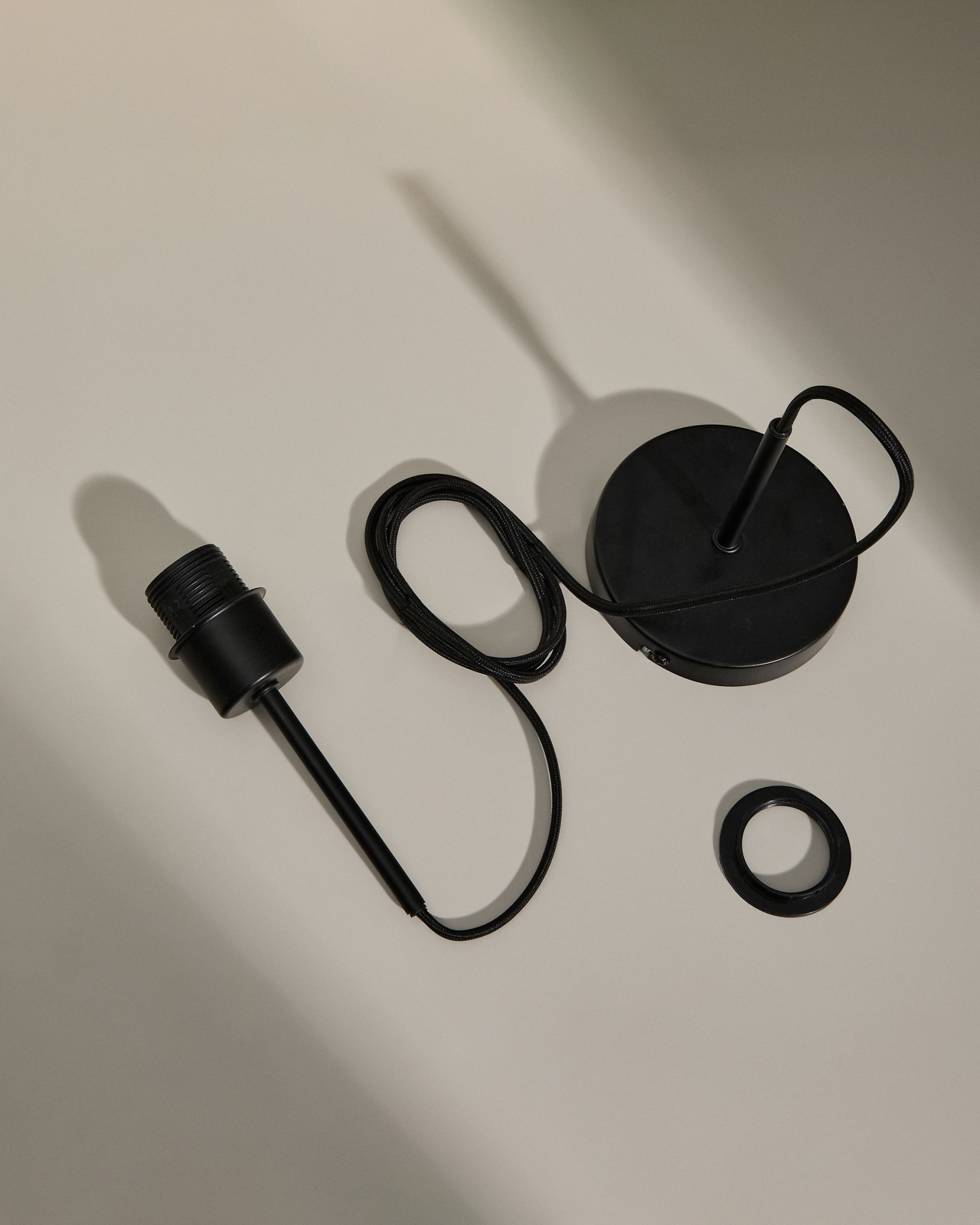 Основание металлического светильника Fluvia черного цвета, 250 см La Forma (ex Julia Grup)