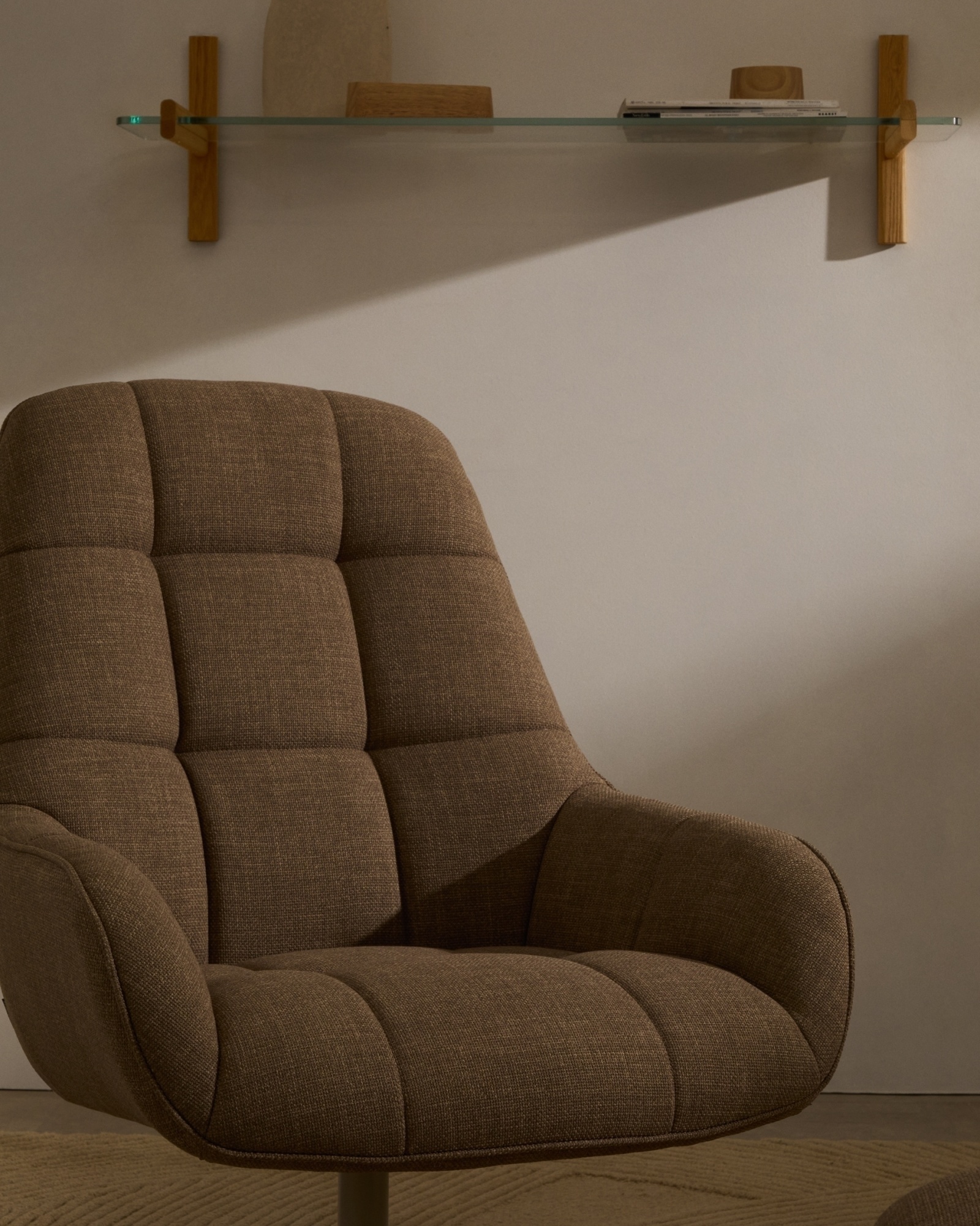 Jaspe Вращающееся кресло светло-коричневого цвета с серой отделкой металла La Forma (ex Julia Grup)