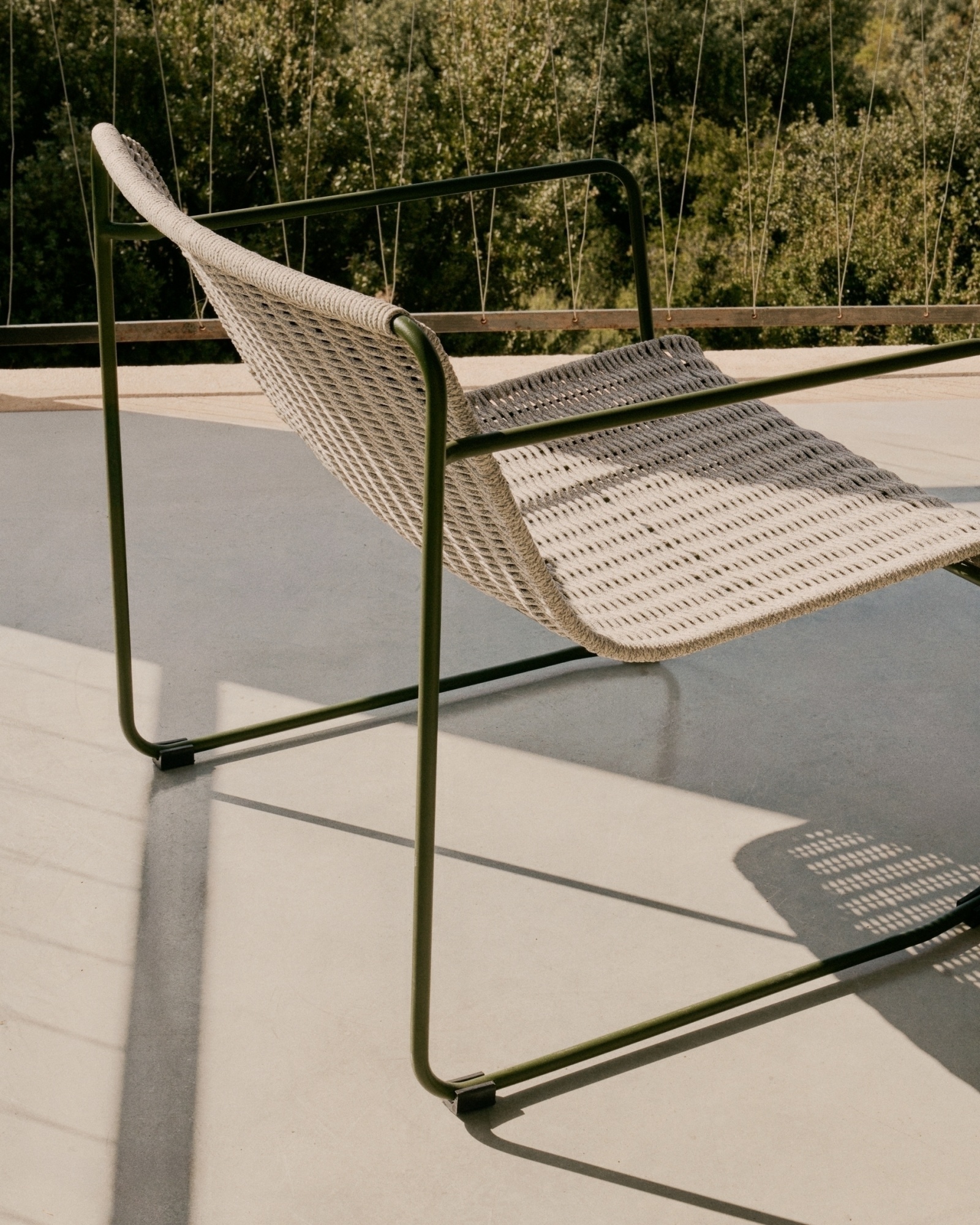 Кресло Maurina из оцинкованной стали зеленого цвета и серой веревки La Forma (ex Julia Grup)
