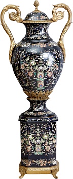 Ваза с крышкой на пьедестале Glasar J904HC/BK2250