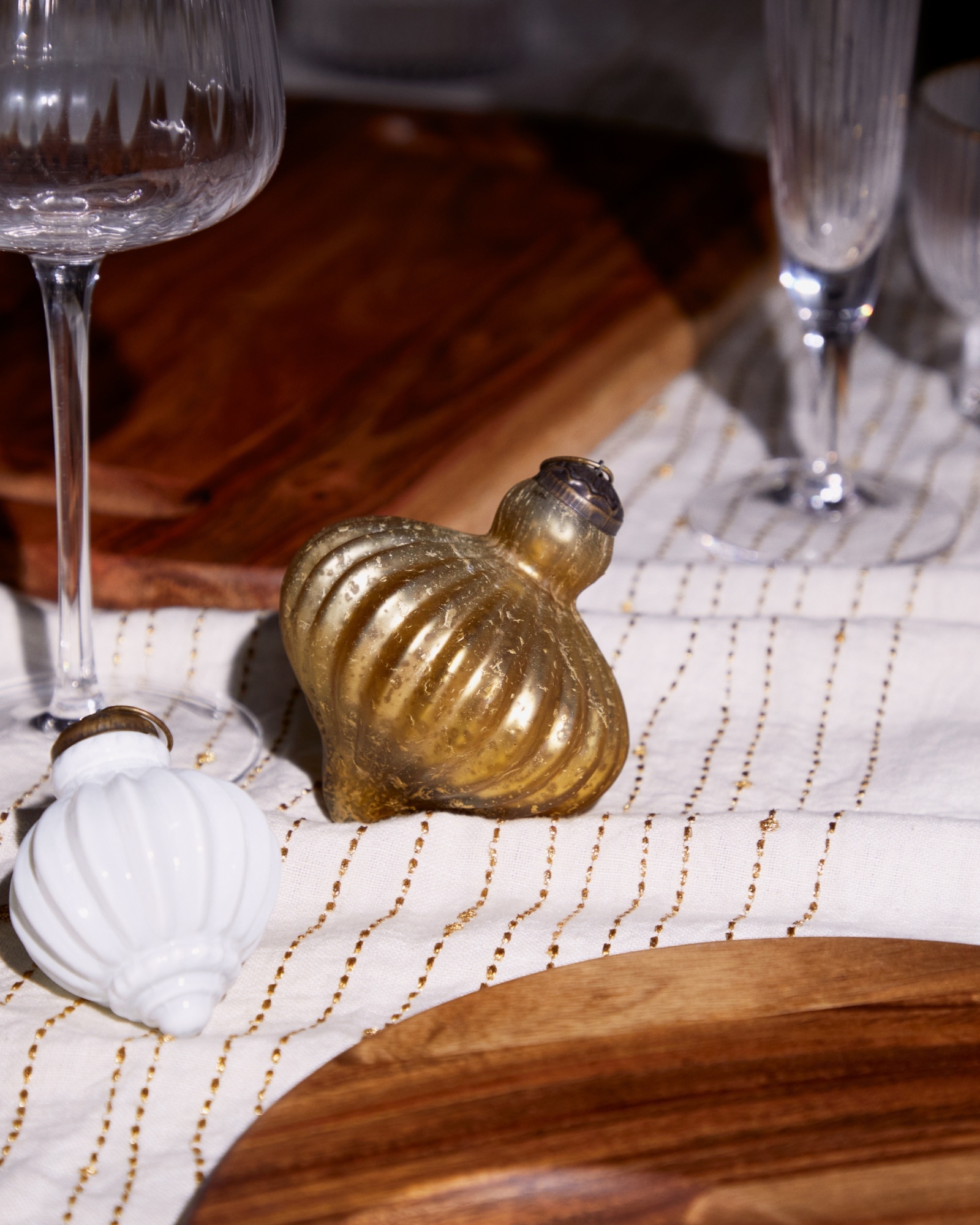 Набор из 2 подвесных украшений Raj из переработанного золотого стекла, 10 см La Forma (ex Julia Grup)