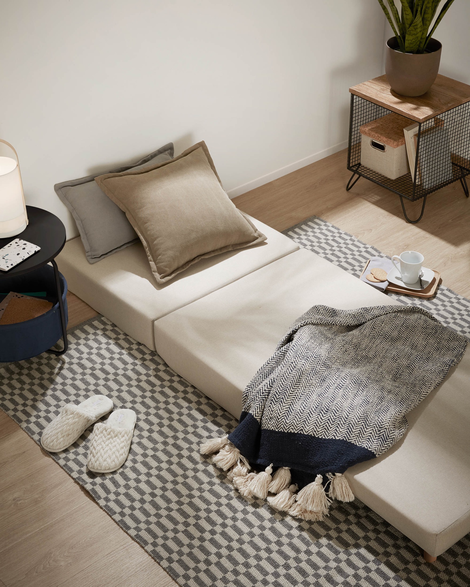 Пуф-кровать Lizzie бежевый чехол La Forma (ex Julia Grup)