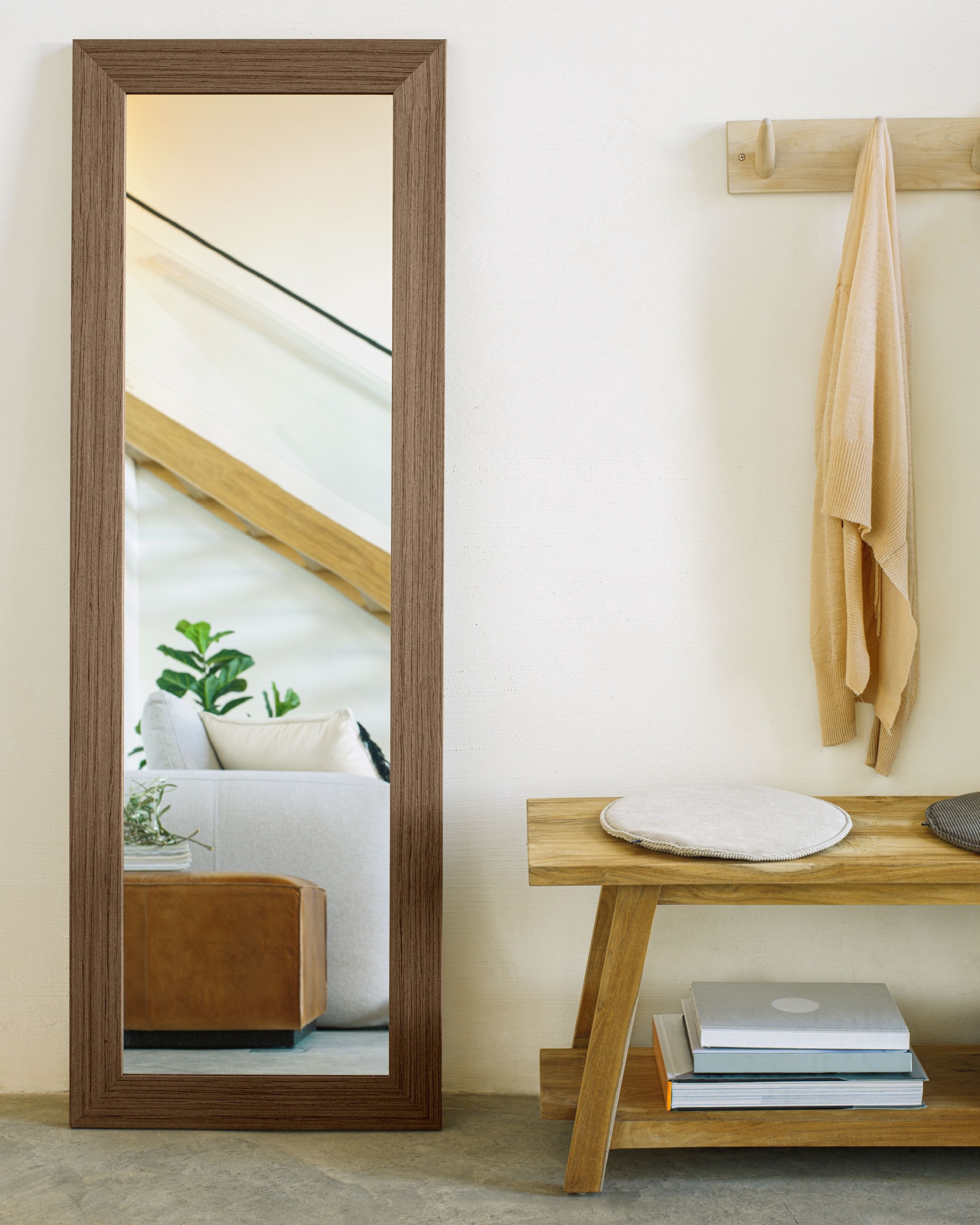 Круглая вельветовая подушка на стул Sora серо-коричневая 35 см La Forma (ex Julia Grup)