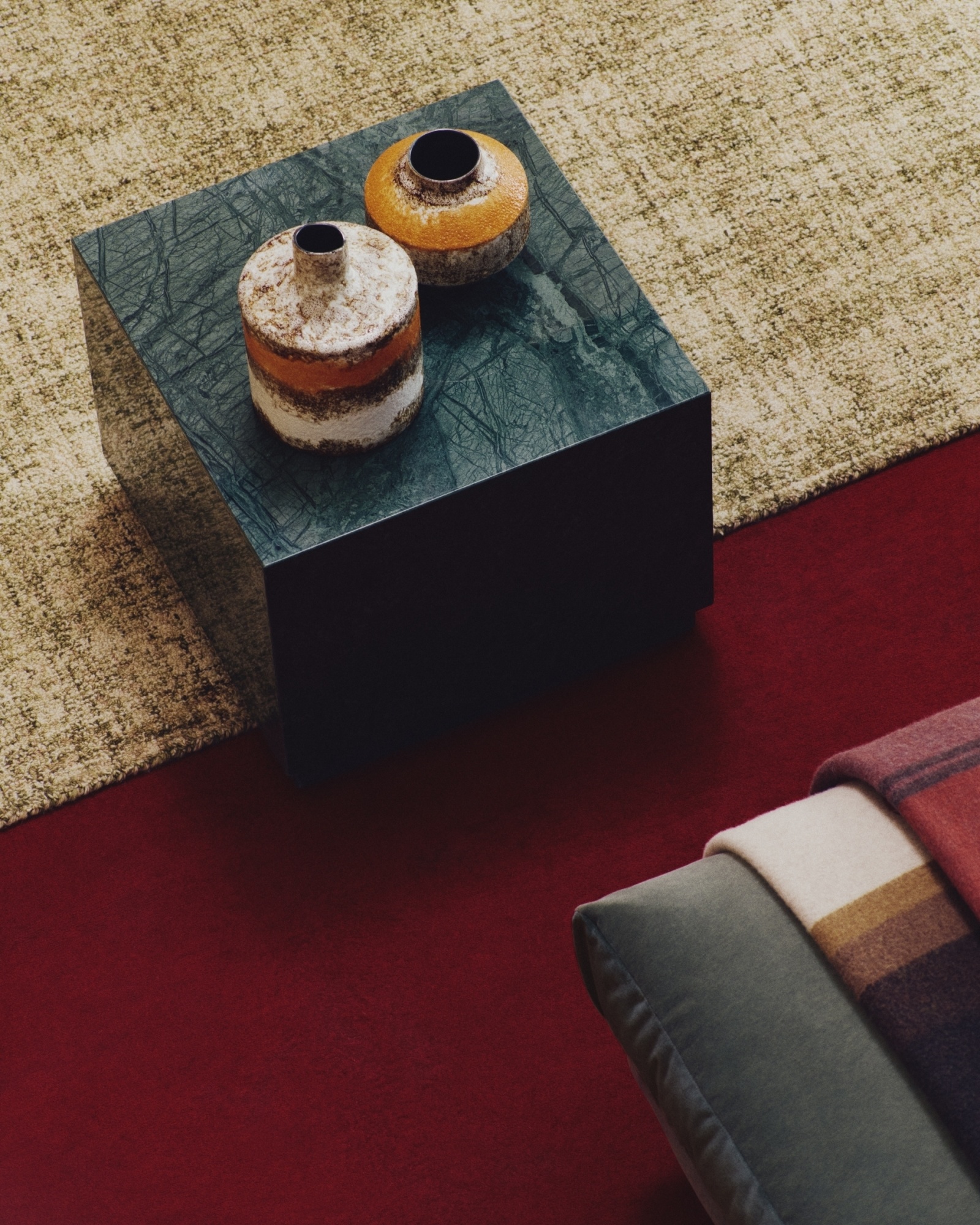 Приставной столик Sorein из черного мрамора 50 x 50 см La Forma (ex Julia Grup)