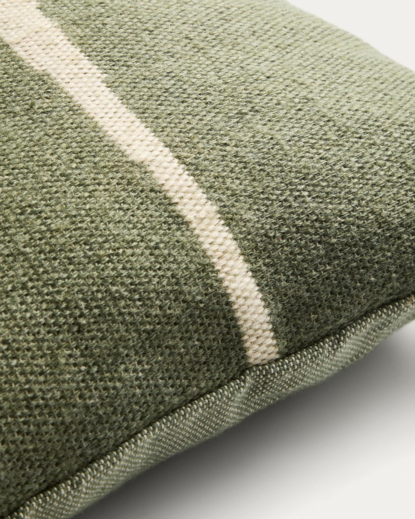 Чехол для подушки Daila зеленого цвета 100% ПЭТ с рисунком в стиле икат 50 x 50 см La Forma 481379