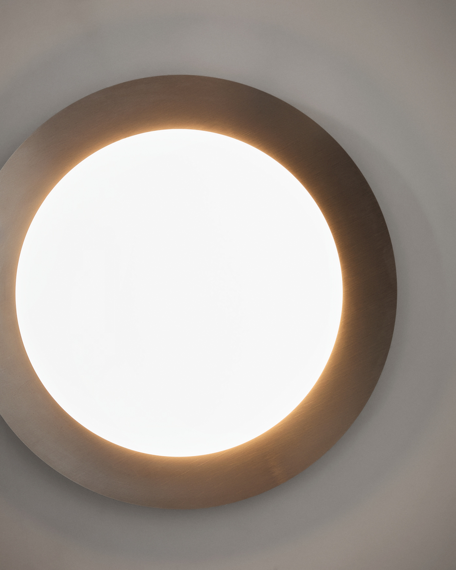 Потолочный светильник Novae из светло-серого металла и матового стекла, Ø 40 см La Forma 451079