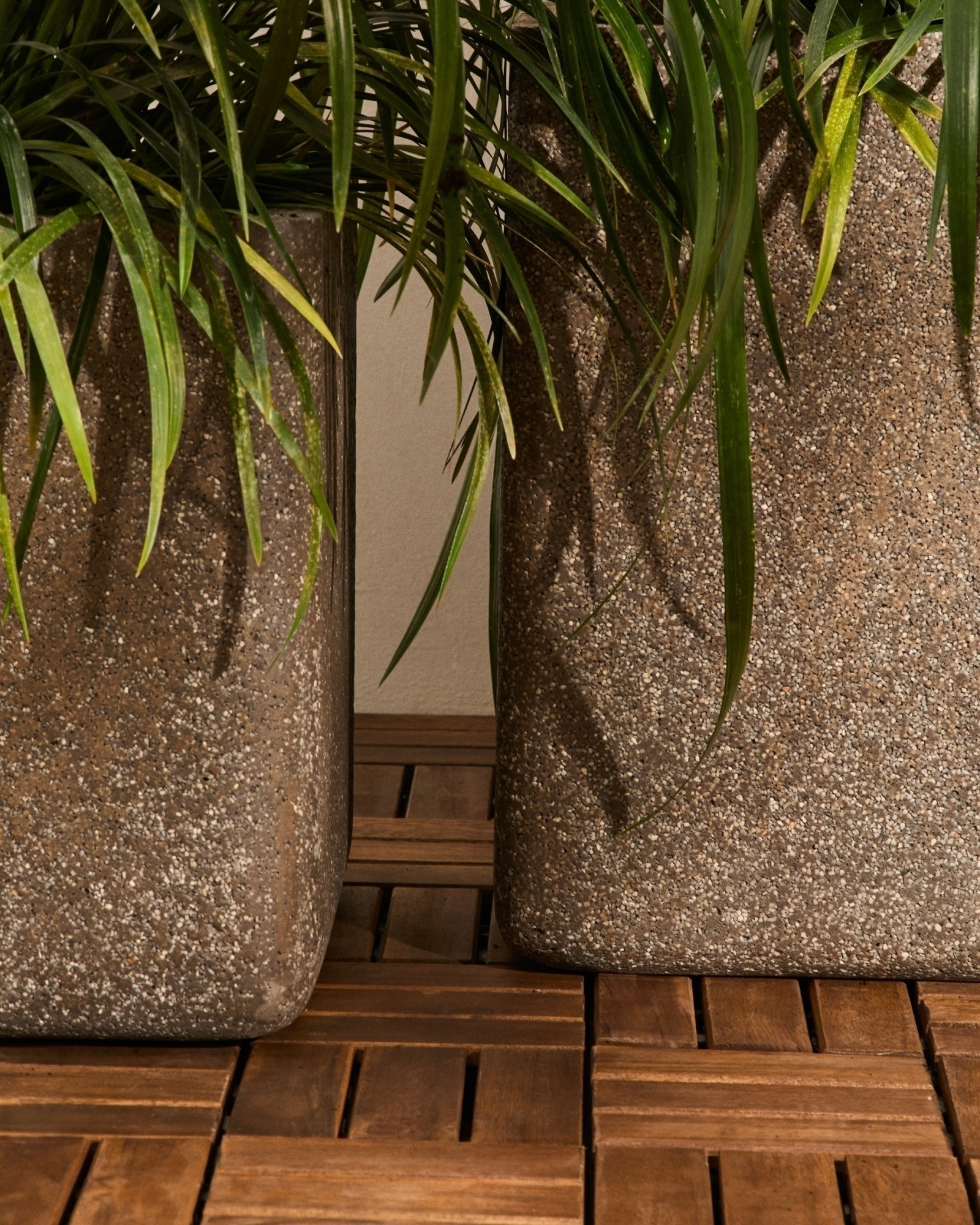 Набор из 2 кашпо Minoa коричневого цвета из песчаника 44 x 44 см La Forma (ex Julia Grup)