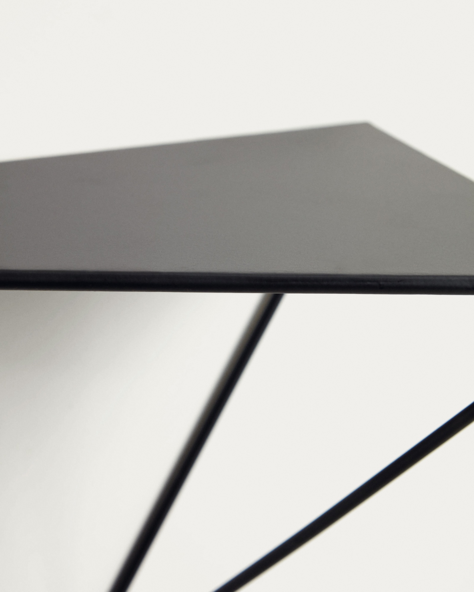 Настенная полка Upp металлическая треугольная La Forma (ex Julia Grup)