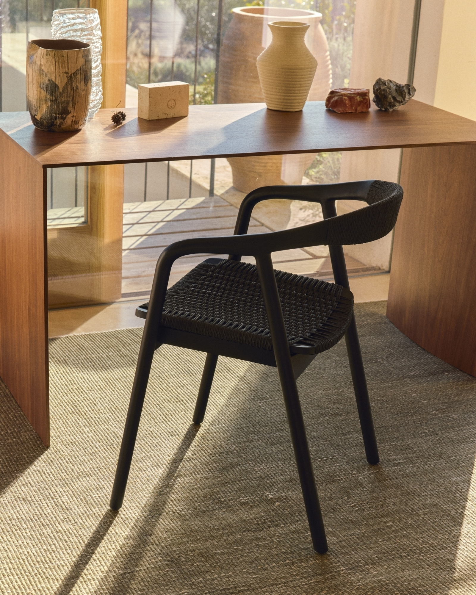 Уличный стул Derile из массива дуба и веревки в черной отделке La Forma 481901