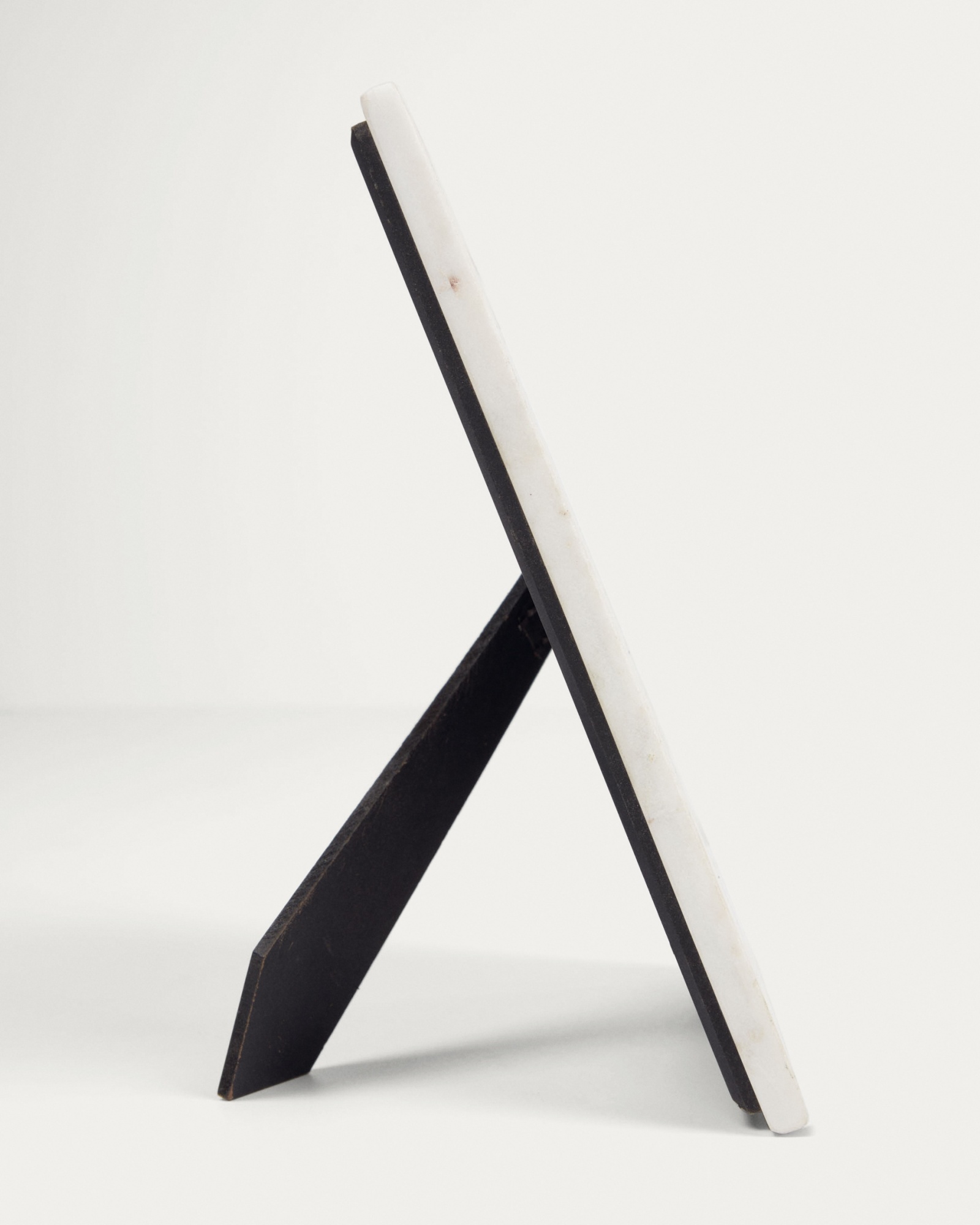 Фоторамка Vittoria из черно-белого мрамора 23 x 18 см La Forma (ex Julia Grup)