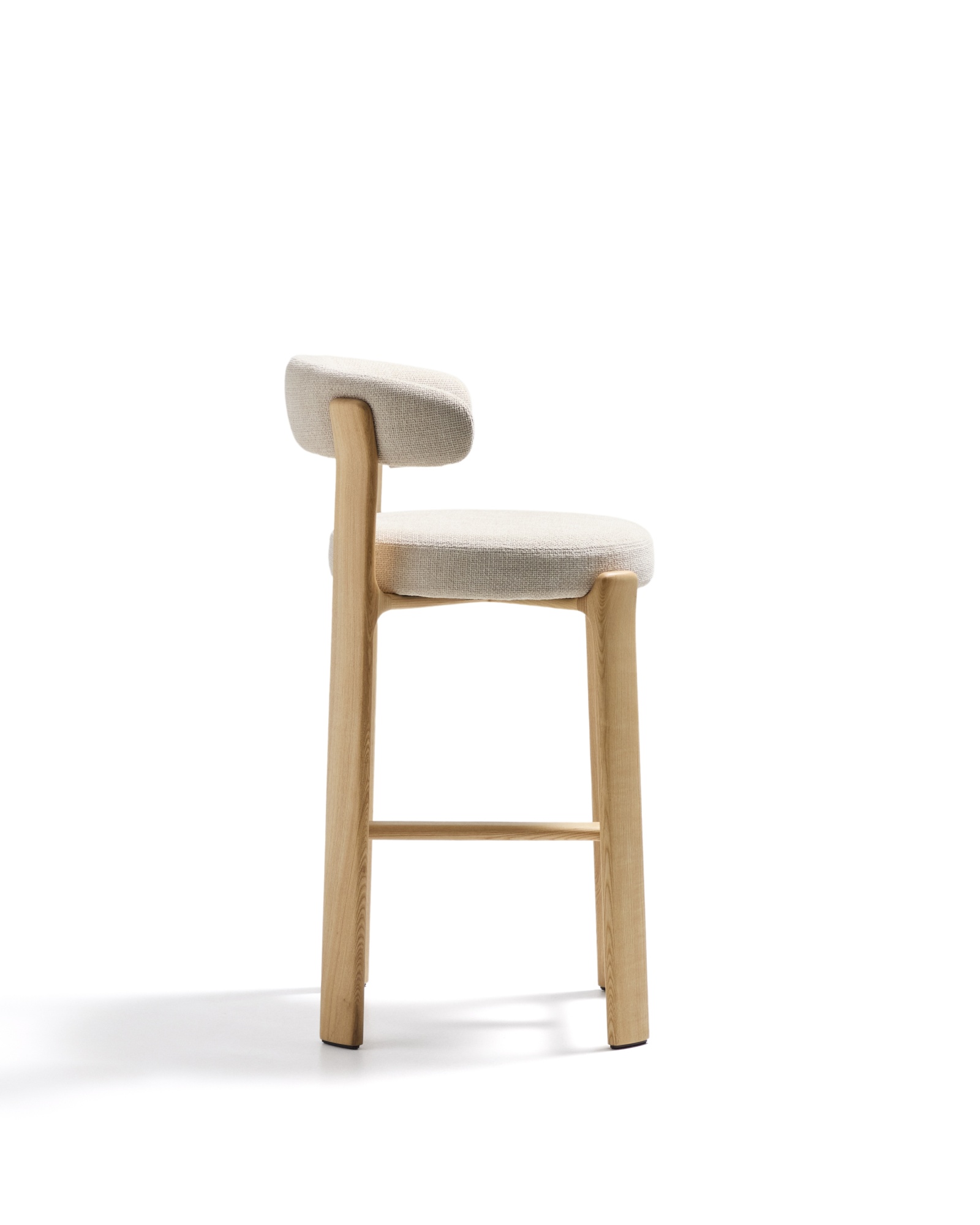 Барный стул Granite из бежевой синели и ясеня с натуральной отделкой 75 см La Forma (ex Julia Grup)