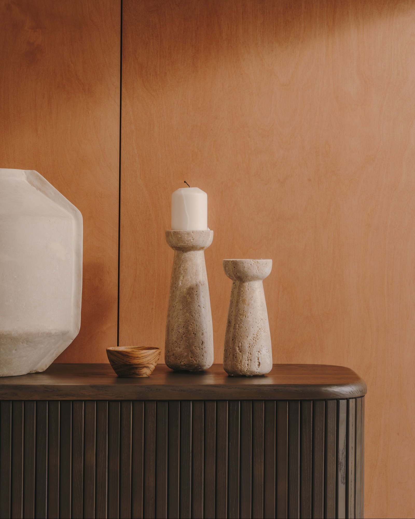 Большой подсвечник из бежевого травертина Magan La Forma (ex Julia Grup)