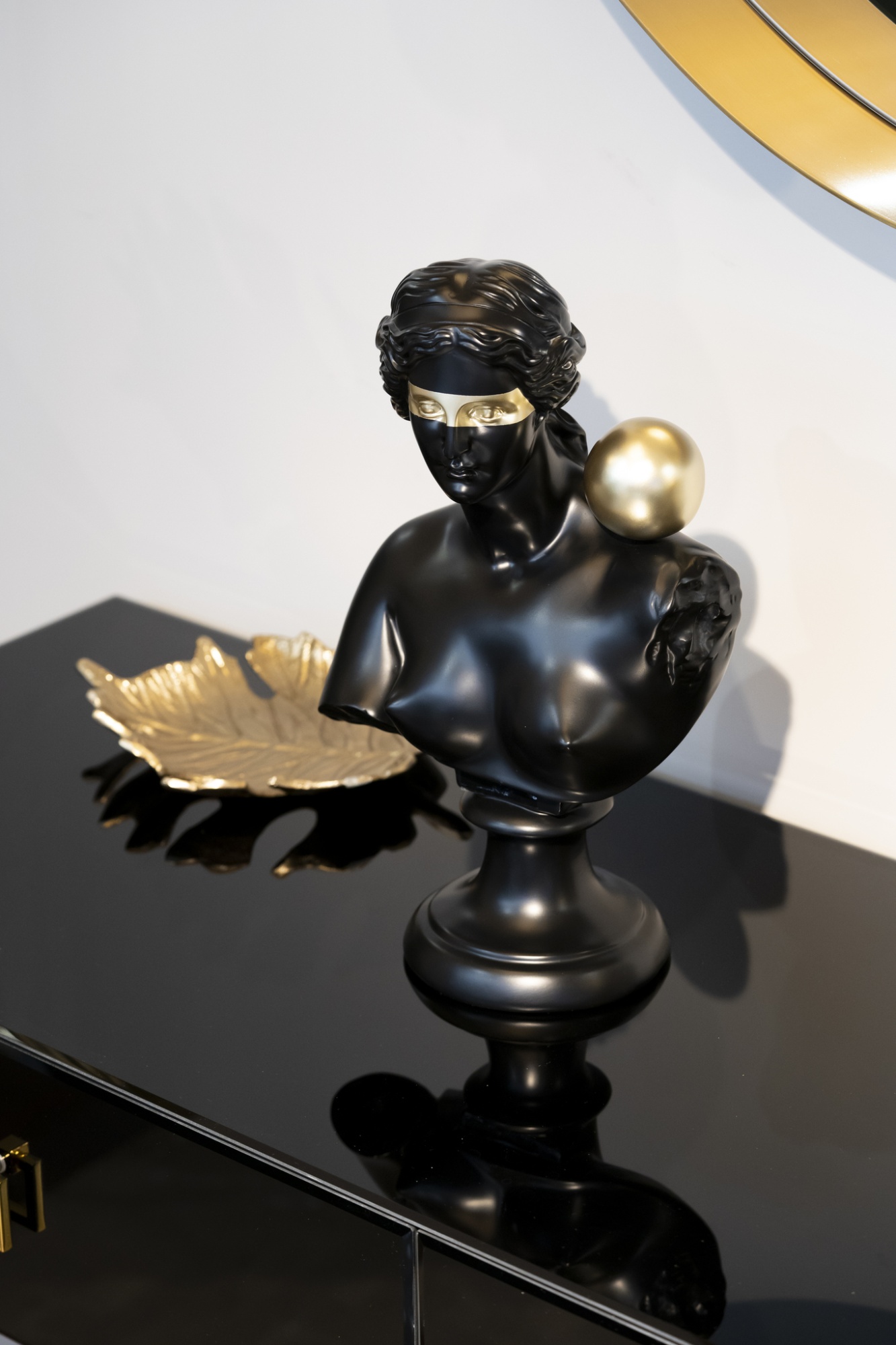 Статуэтка "Античный бюст" женский черный Garda Decor D3521