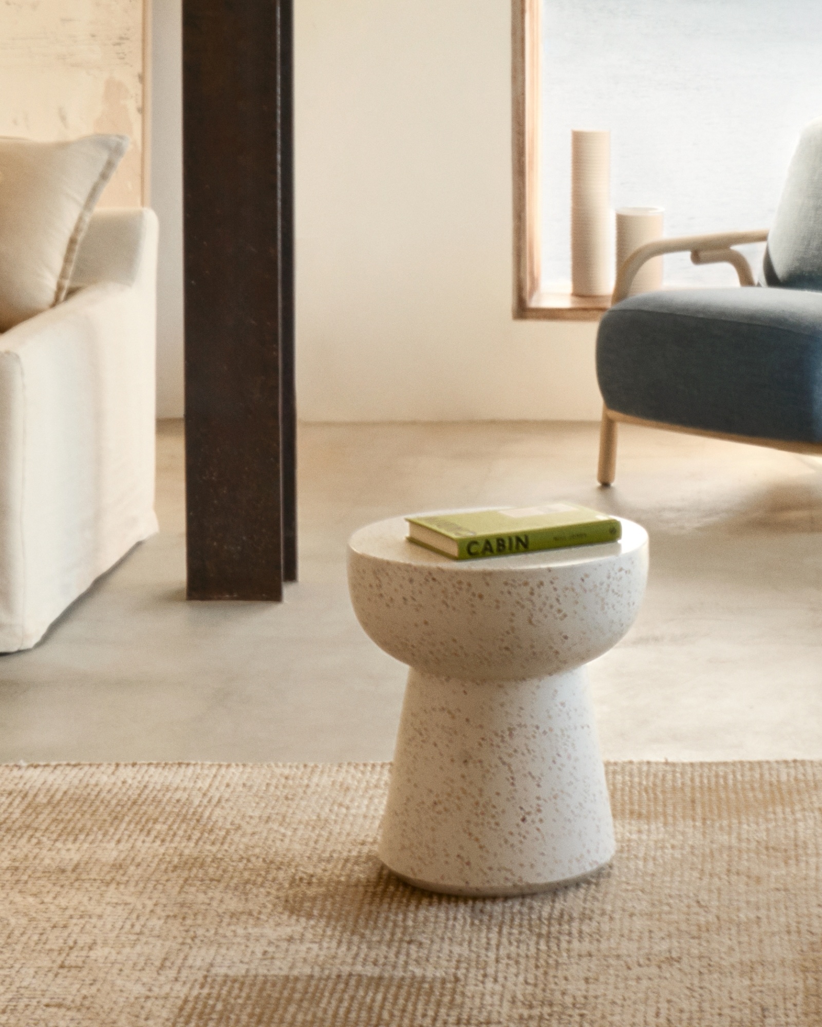 Pada Приставной столик из терраццо белого цвета Ø 40 см La Forma (ex Julia Grup)