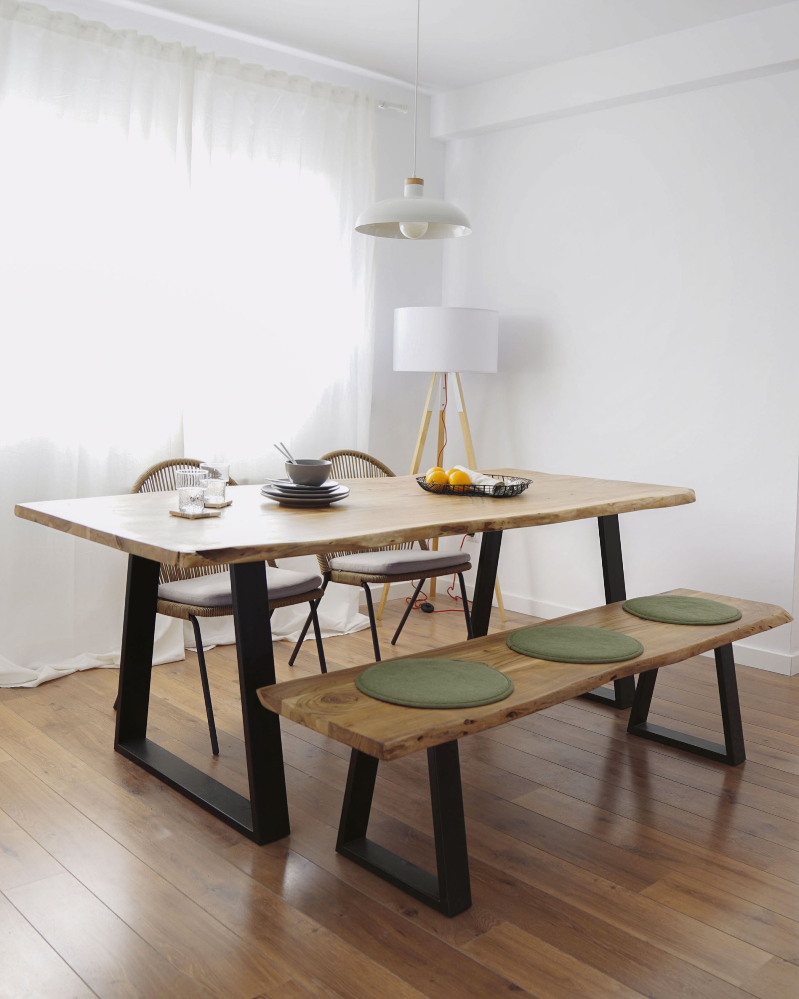 Подушка Stick круглая зеленая La Forma (ex Julia Grup)