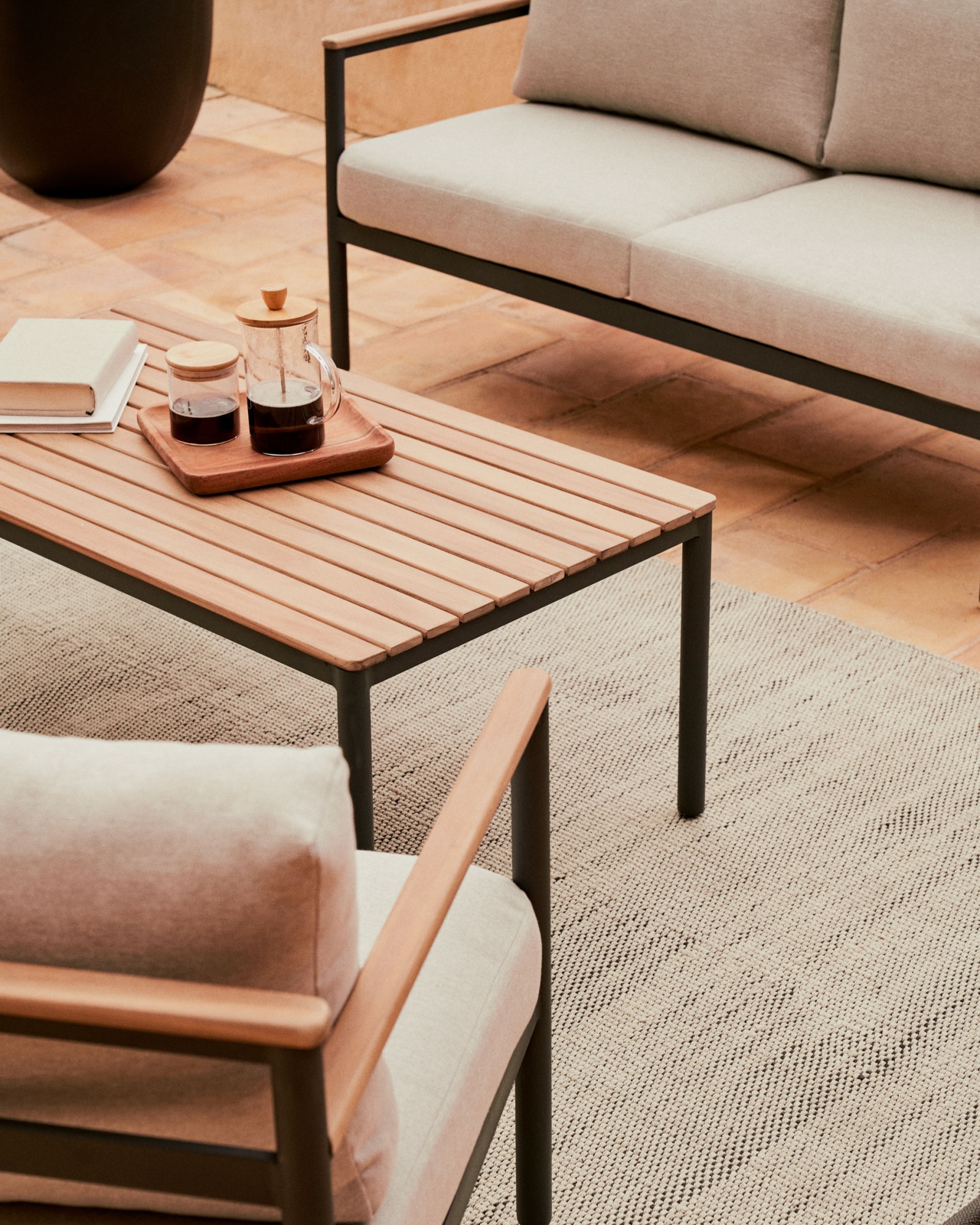 Aiguafreda Набор из 2-местного дивана, 2 кресел и журнального столика из серого алюминия и акации La Forma (ex Julia Grup)