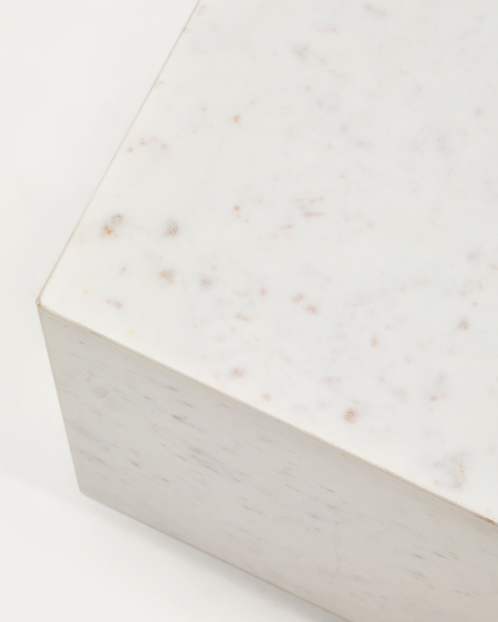 Журнальный столик Sorein из белого мрамора 50 x 50 см La Forma 451195
