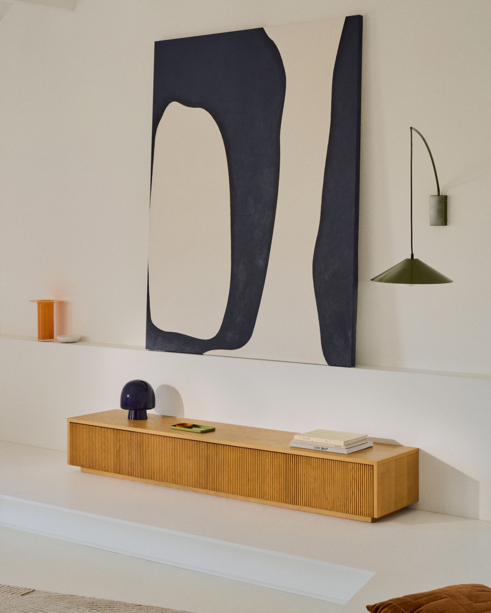 Тумба под телевизор Helvine с 4 ящиками из дубового шпона и закаленного стекла, 200 x 40 La Forma (ex Julia Grup)