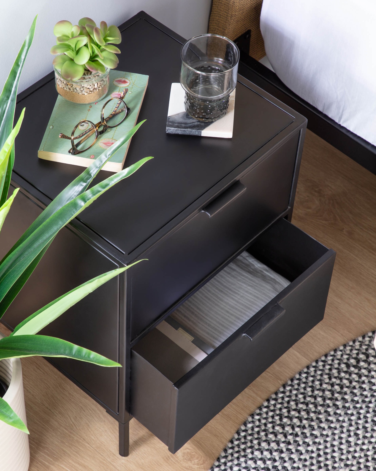 Прикроватная тумбочка Shantay 40 x 50 cm La Forma (ex Julia Grup)