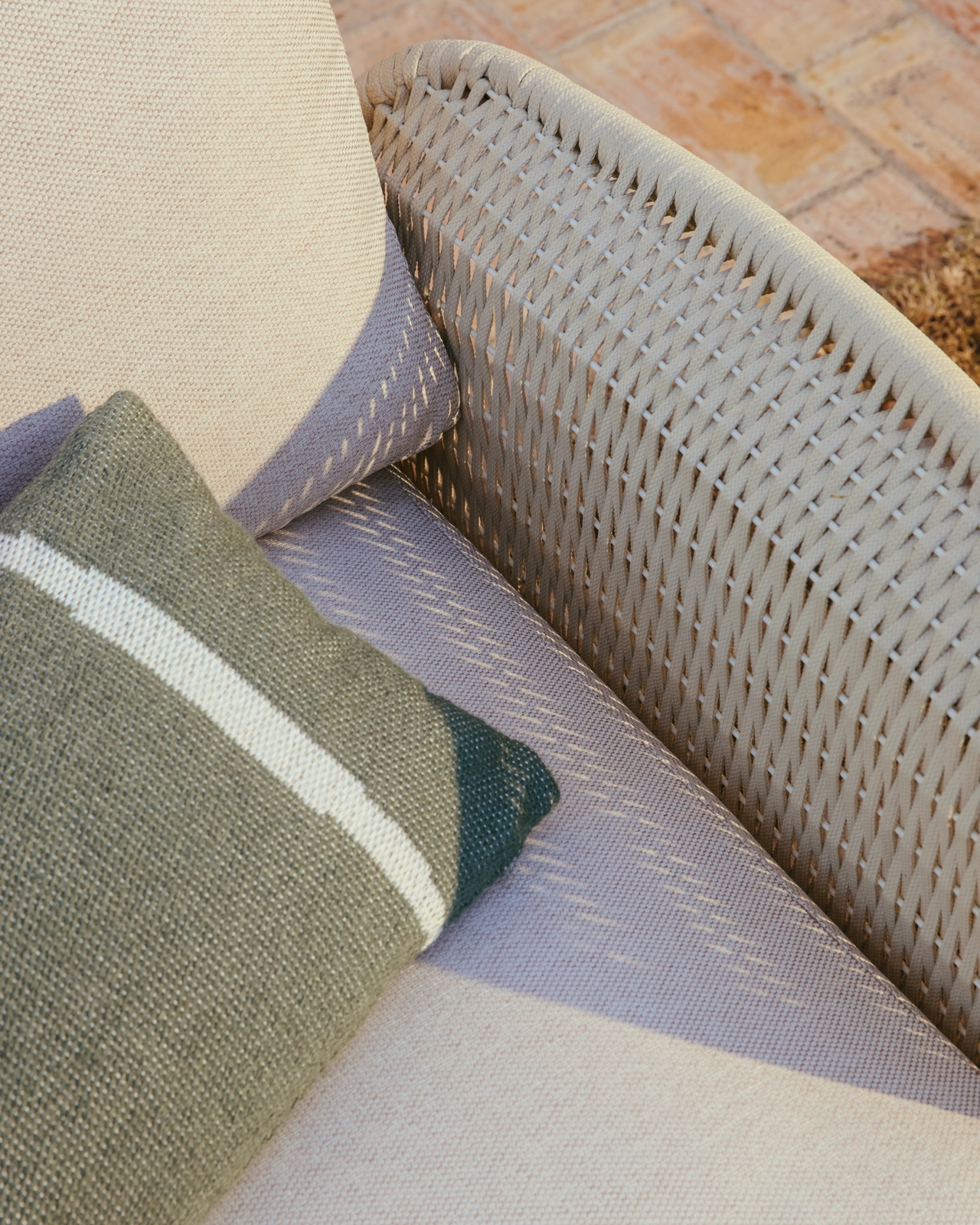 Уличный диван Alipa из акации и веревки цвета экрю 165 см La Forma 481323