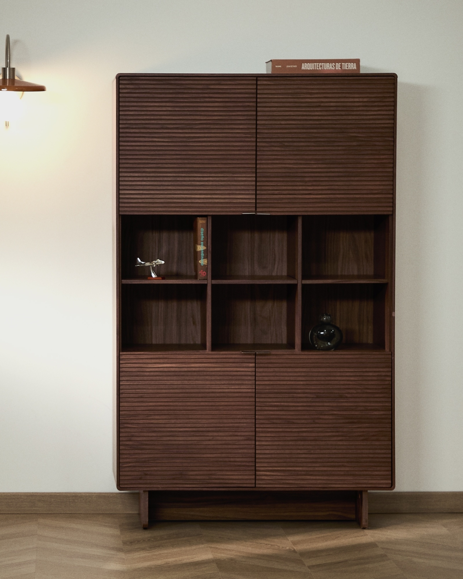 Высокий 4-дверный буфет Norlen из орехового шпона La Forma (ex Julia Grup)