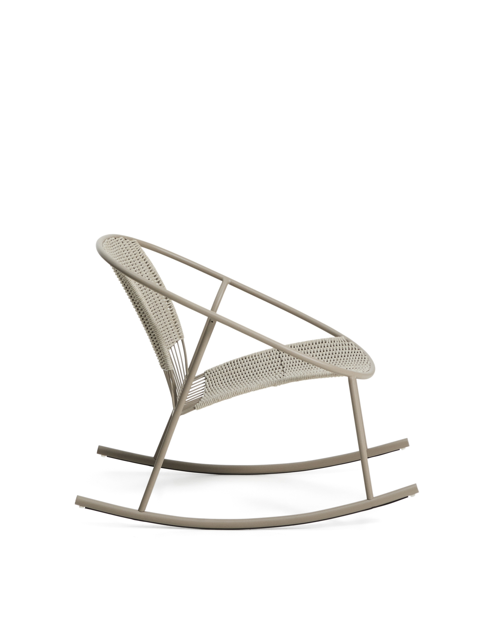 Кресло-качалка уличное Atrani из стали и веревки бежевого цвета La Forma 481569