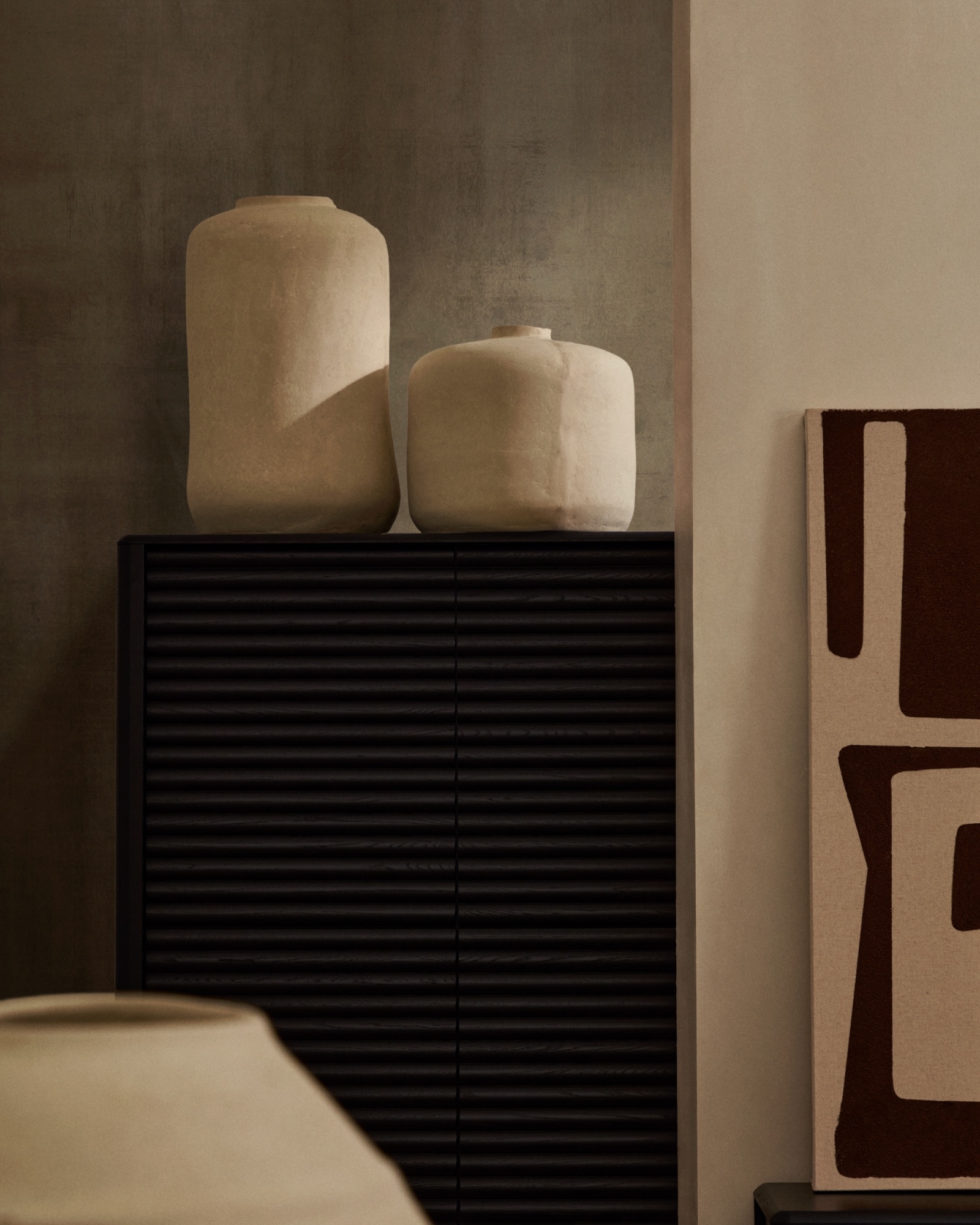 Высокий буфет Lenon, черный 4 дверцы из массива и шпона дуба La Forma (ex Julia Grup)