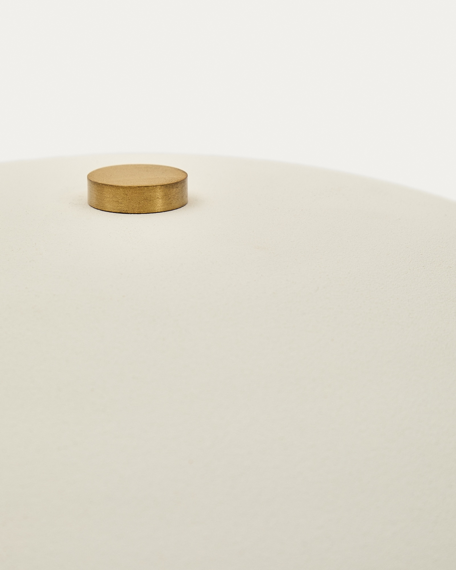 Торшер Nibla из чёрного металла с абажуром из белой глины La Forma (ex Julia Grup)