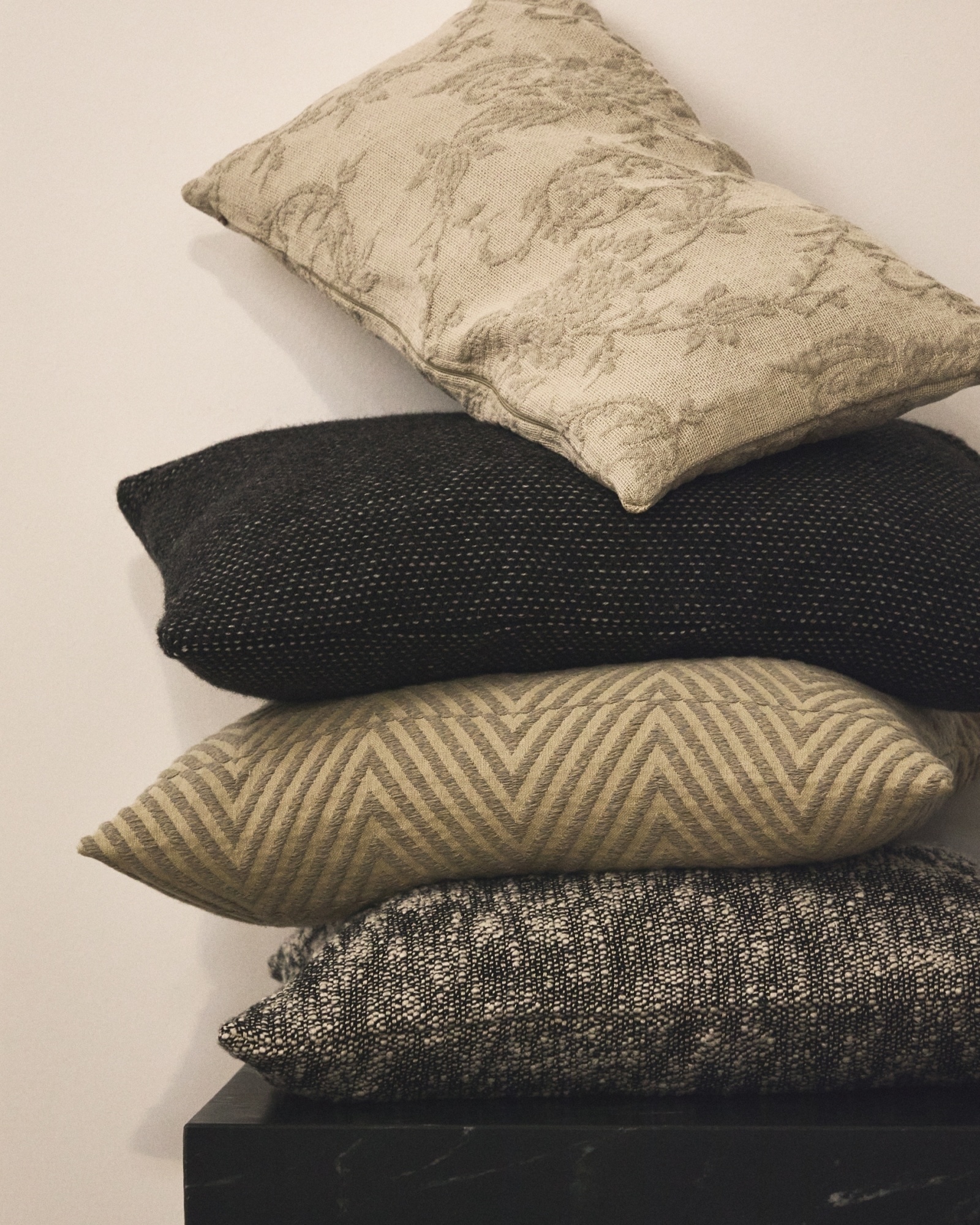 Чехол на подушку Lunver из натурального жаккарда 50 x 50 см La Forma (ex Julia Grup)